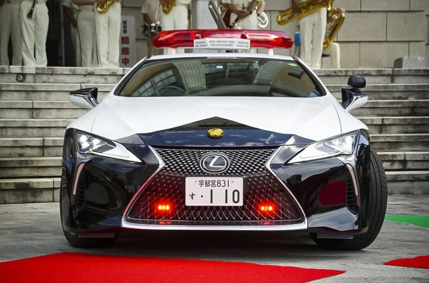 Canh sat Nhat Ban dung Lexus LC 500 de tuan tra anh 6