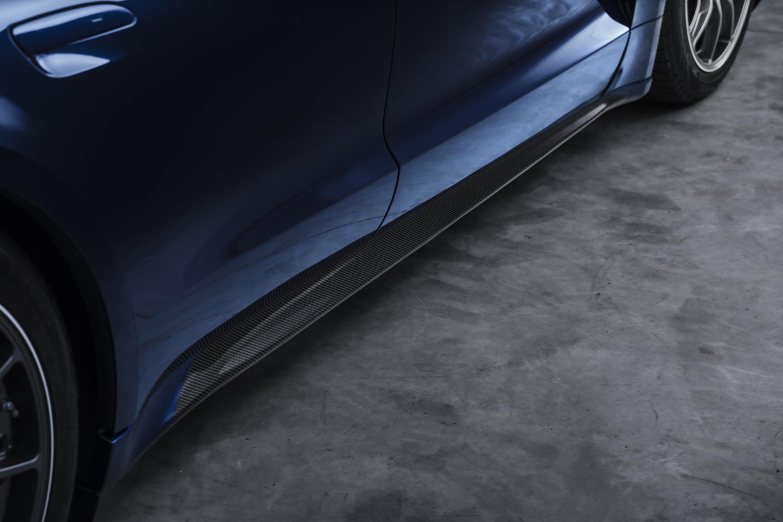 Porsche Taycan có gói nâng cấp sợi carbon đầu tiên ảnh 6 Porsche Taycan co goi nang cap soi carbon dau tien anh 6