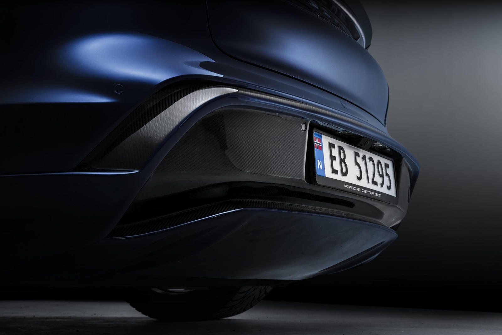 Porsche Taycan có gói nâng cấp sợi carbon đầu tiên ảnh 5 Porsche Taycan co goi nang cap soi carbon dau tien anh 5