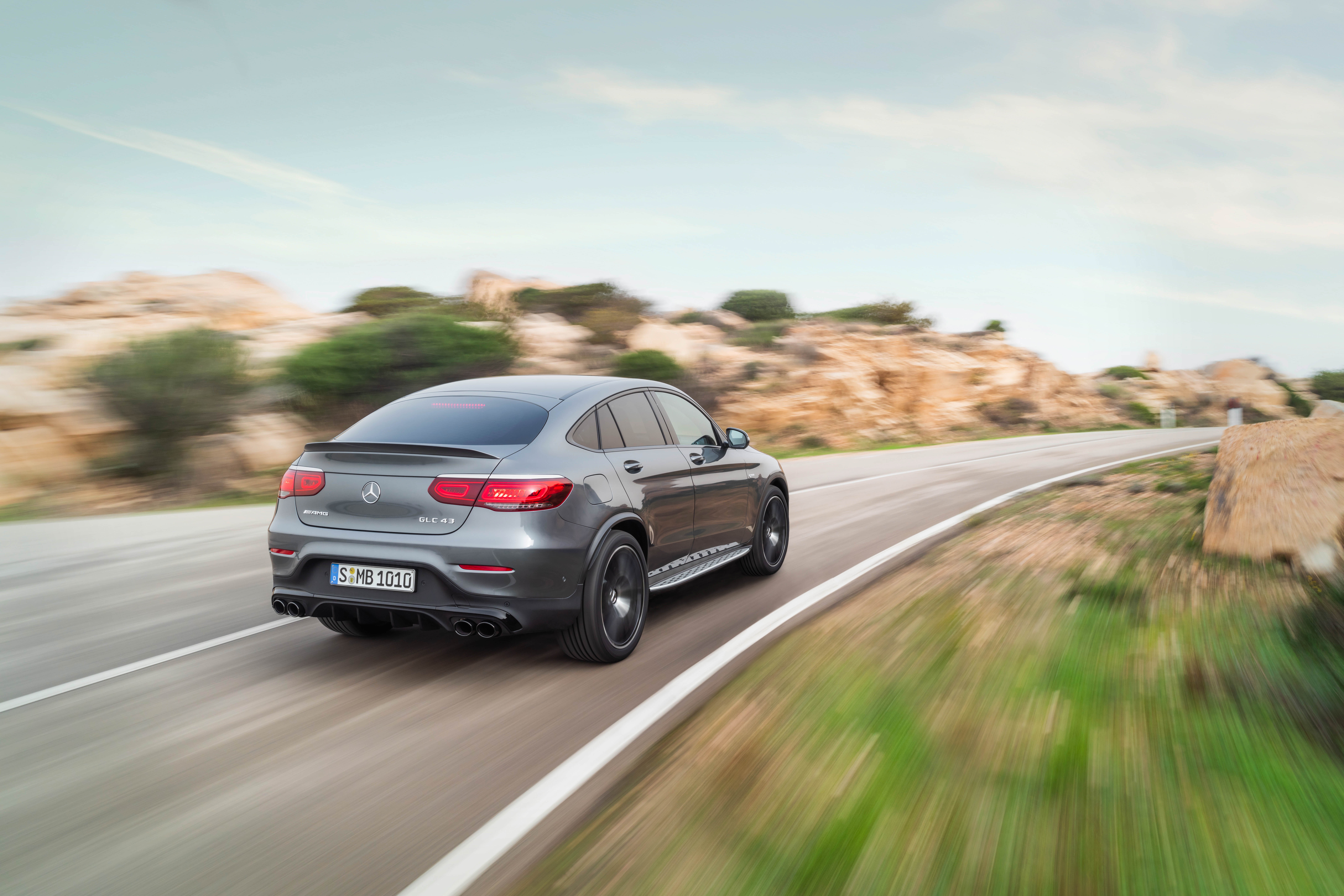 Mercedes-AMG GLC 43 4Matic Coupe 2020 ra mắt tại Malaysia ảnh 11 Mercedes-AMG GLC 43 4Matic Coupe 2020 ra mat tai Malaysia anh 11