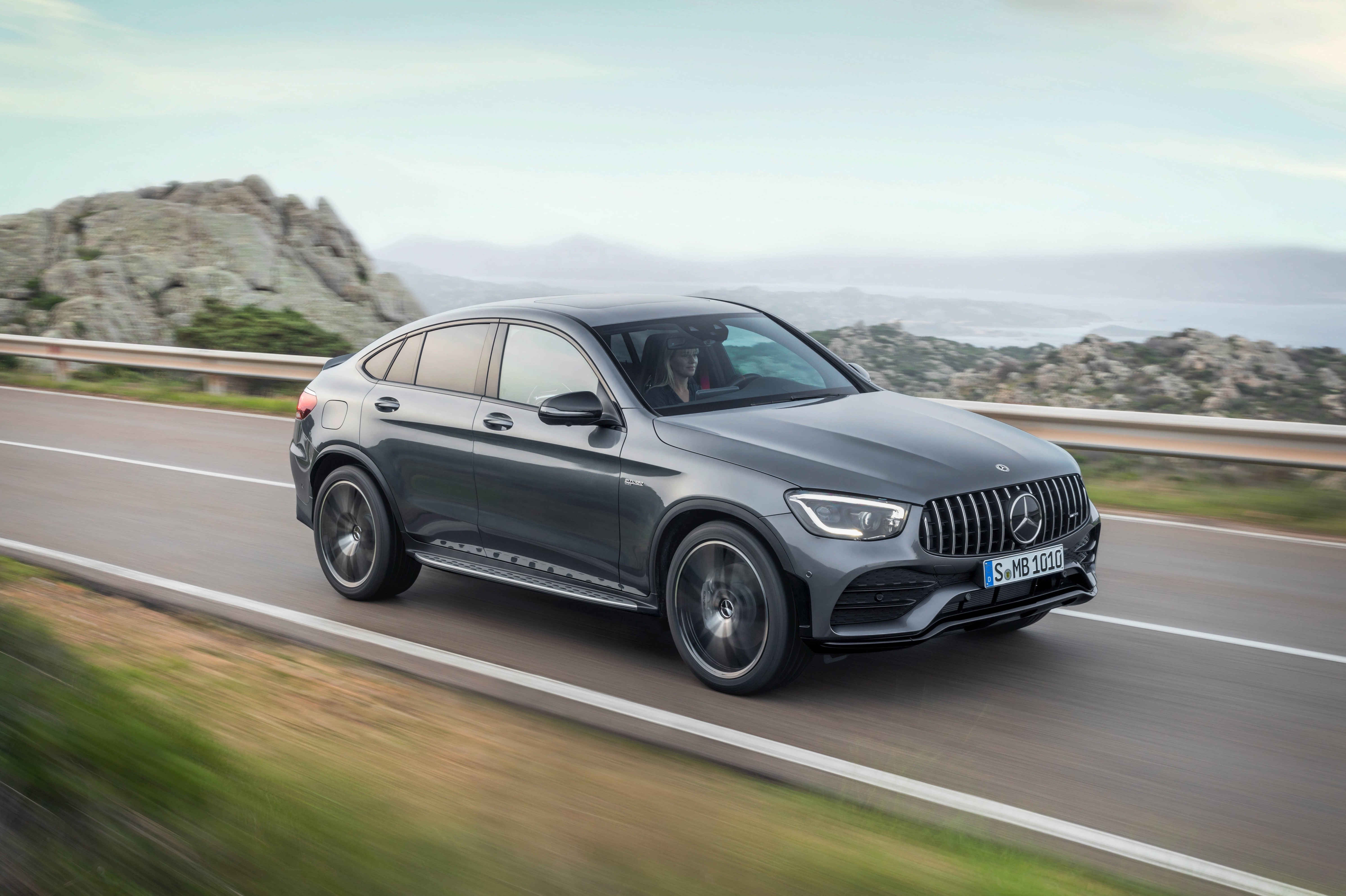 Mercedes-AMG GLC 43 4Matic Coupe duoc ra mat tai Malaysia hinh anh