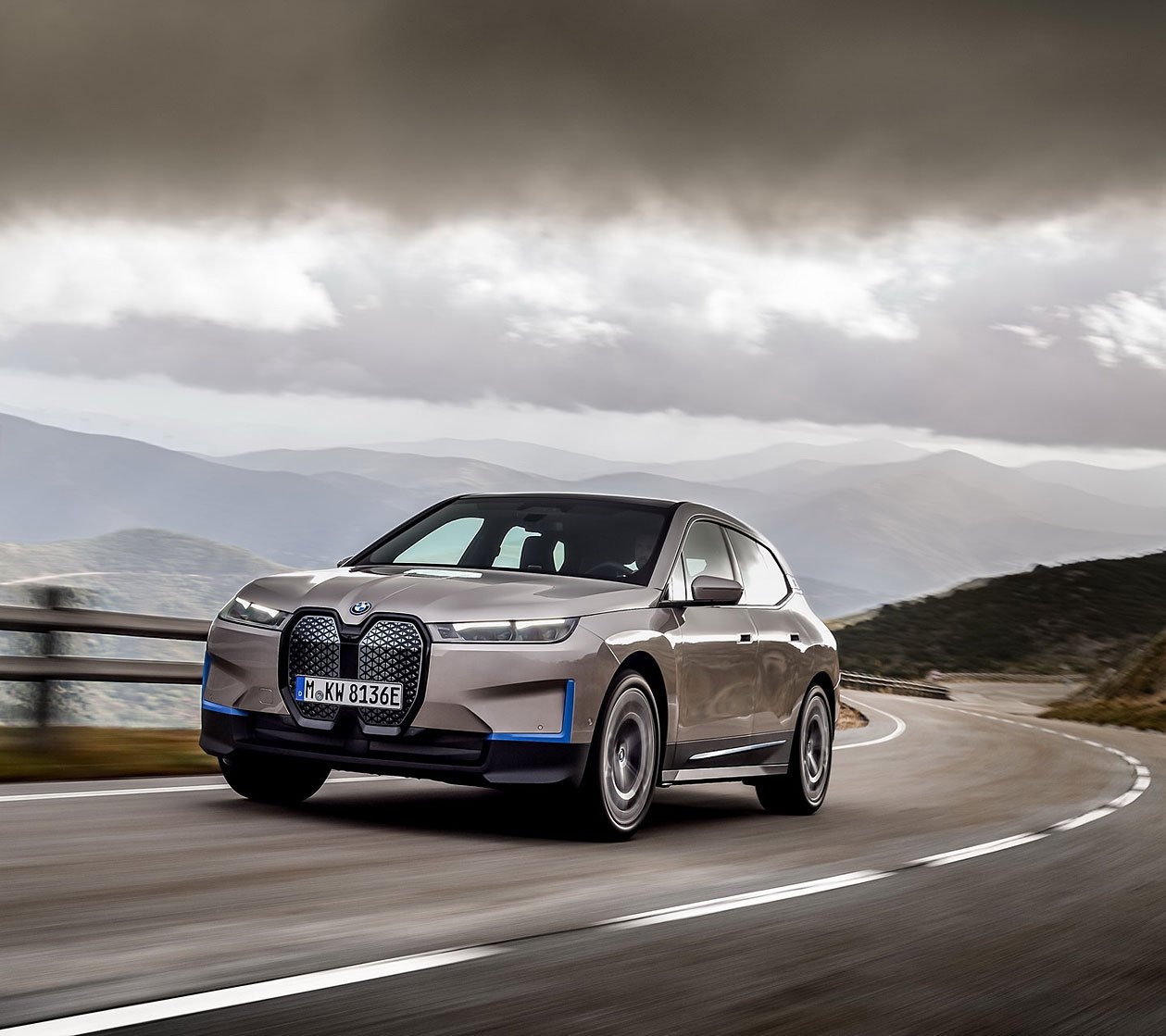 Chi tiết SUV chạy điện BMW iX 2022 ảnh 6 Chi tiet SUV chay dien BMW iX 2022 anh 6