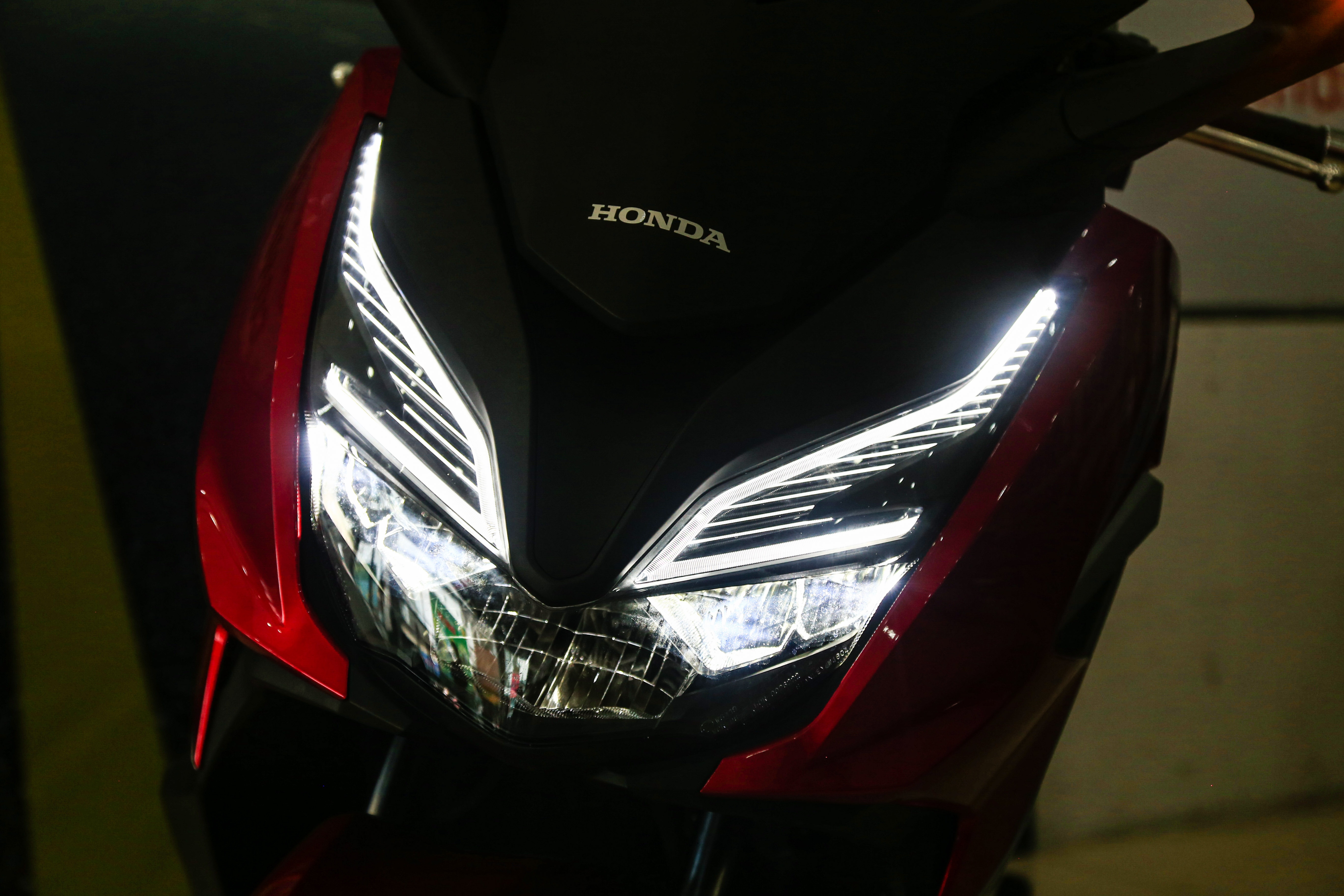 Honda Forza 350 dau tien tai VN,  gia 299 trieu dong anh 5