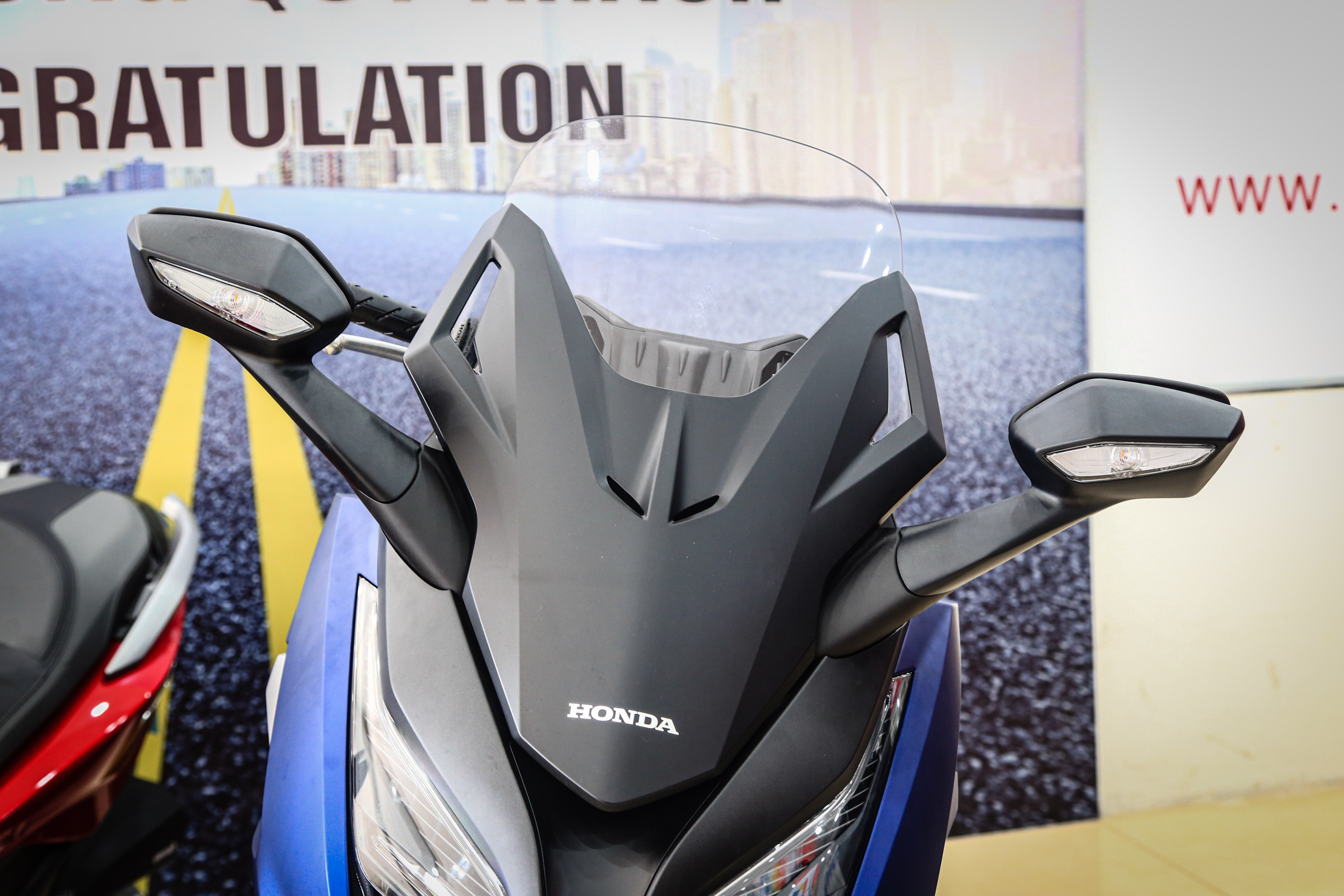 Honda Forza 350 dau tien tai VN,  gia 299 trieu dong anh 9