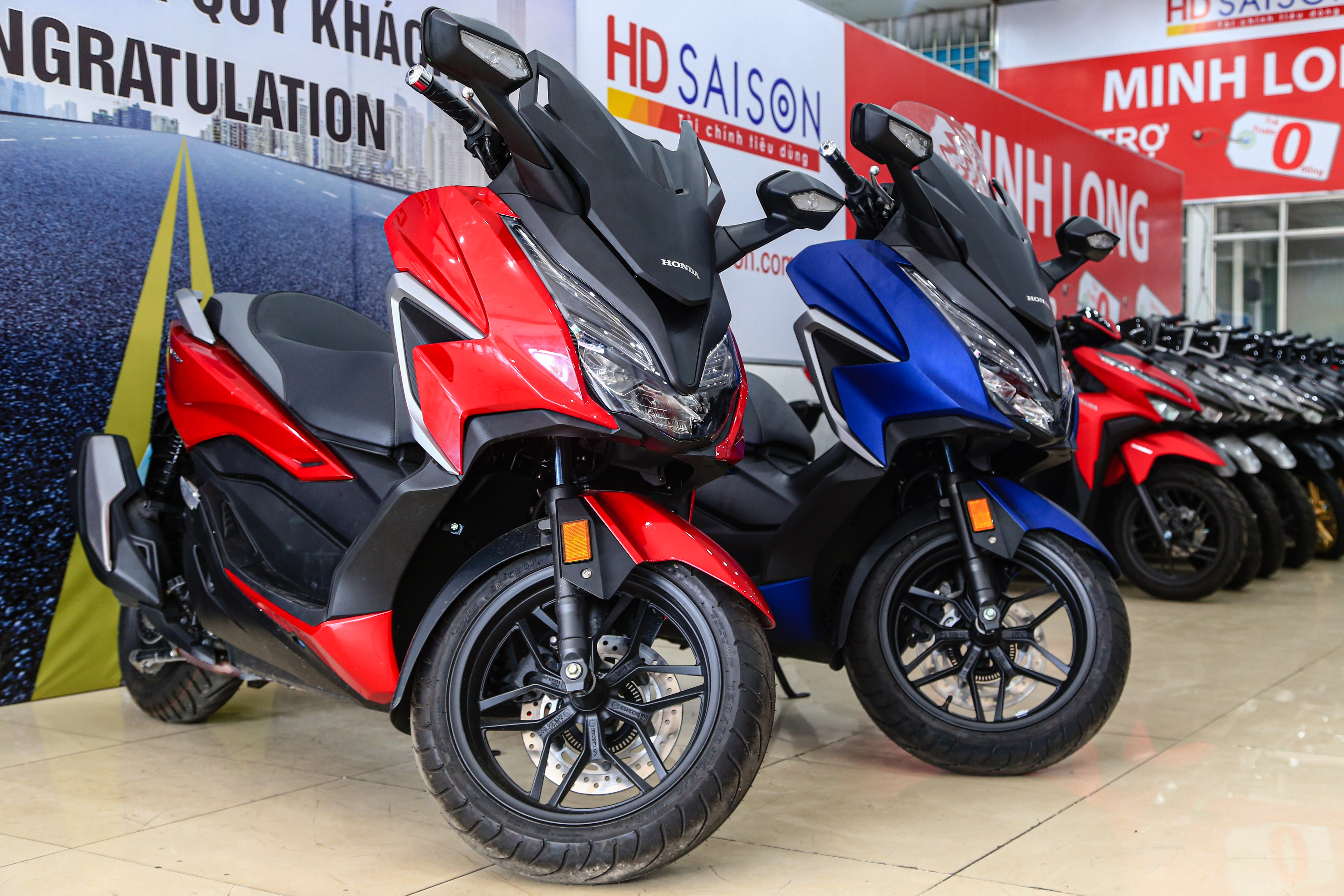 Honda Forza 350 dau tien tai VN,  gia 299 trieu dong anh 1
