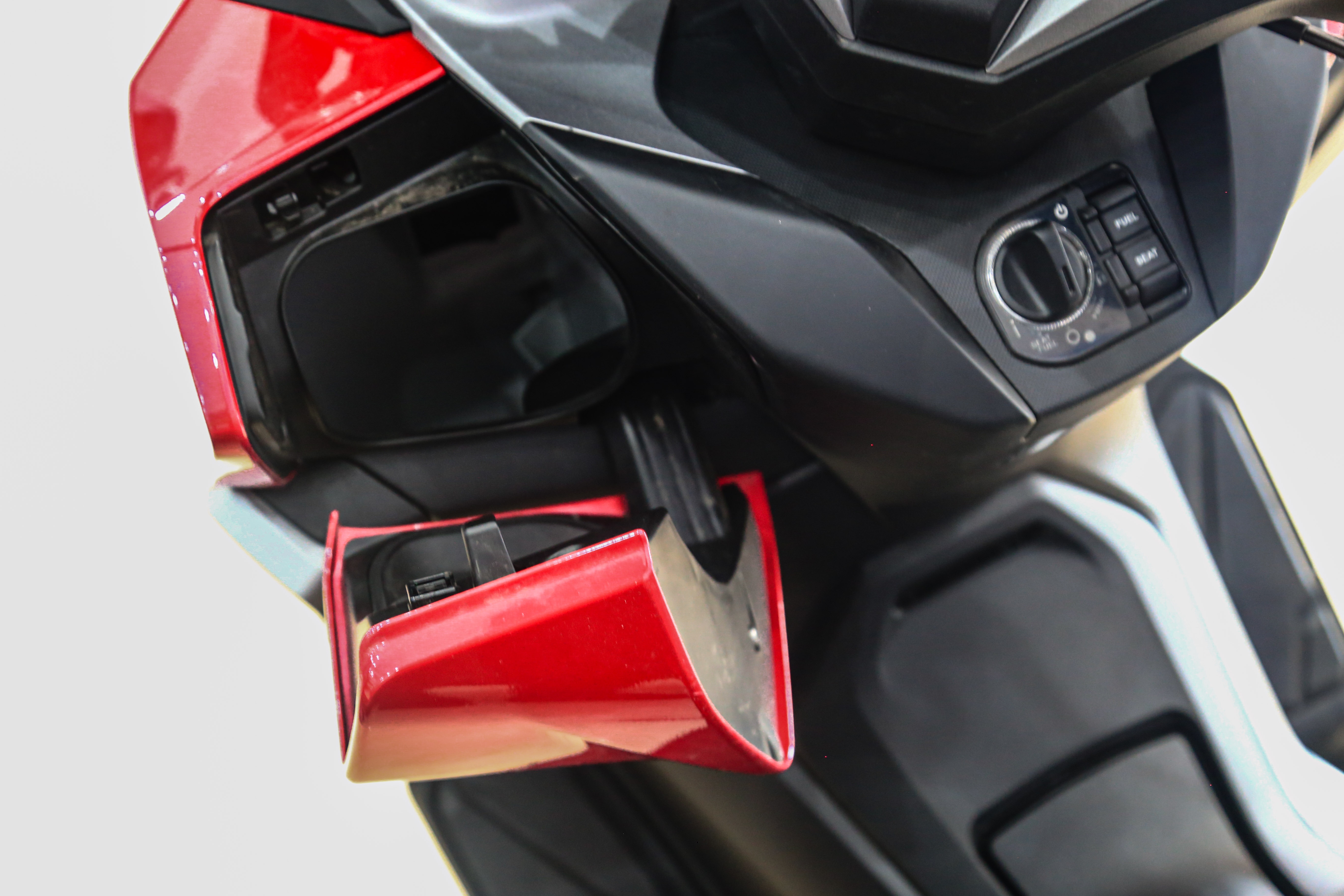 Honda Forza 350 dau tien tai VN,  gia 299 trieu dong anh 13