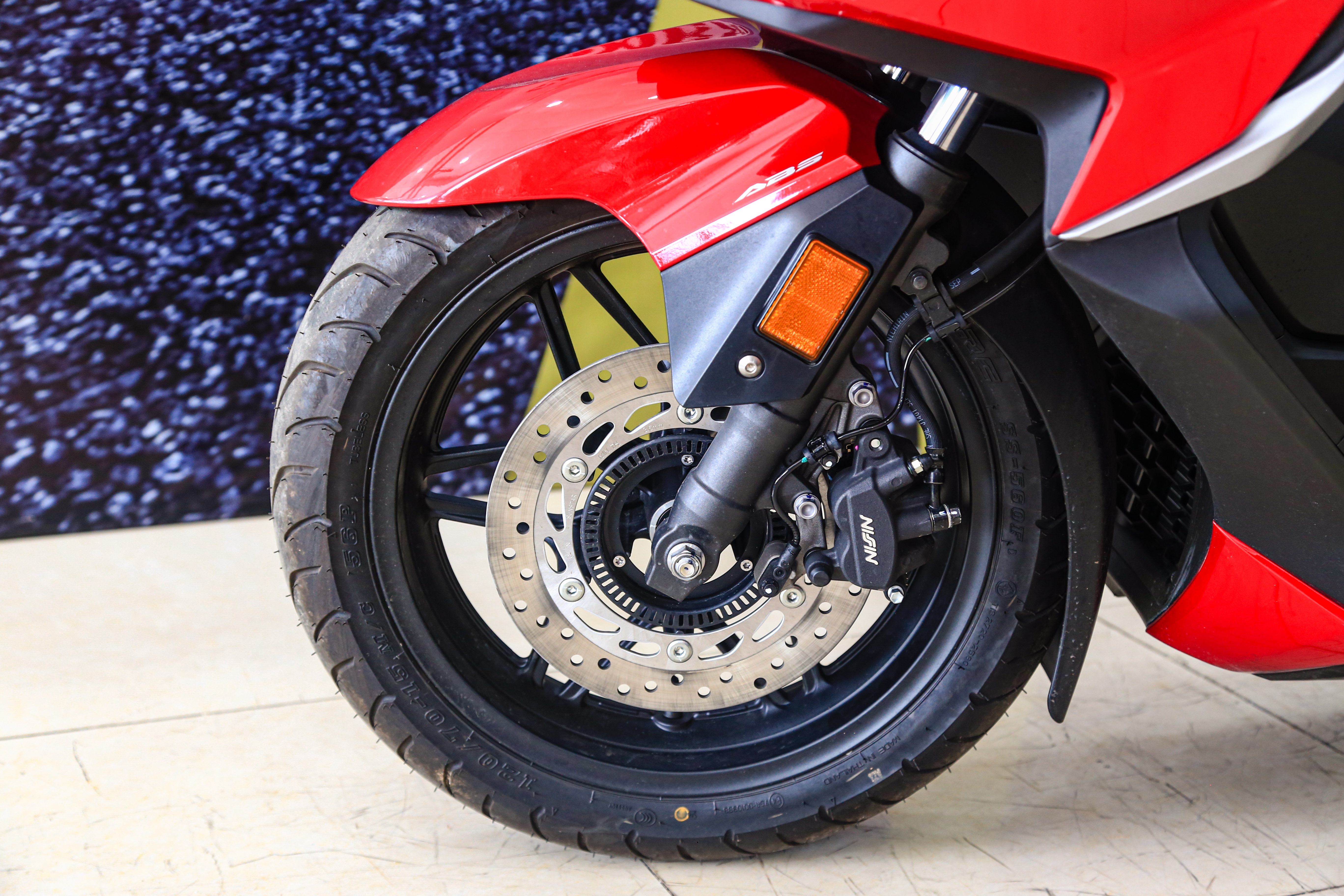 Honda Forza 350 dau tien tai VN,  gia 299 trieu dong anh 15