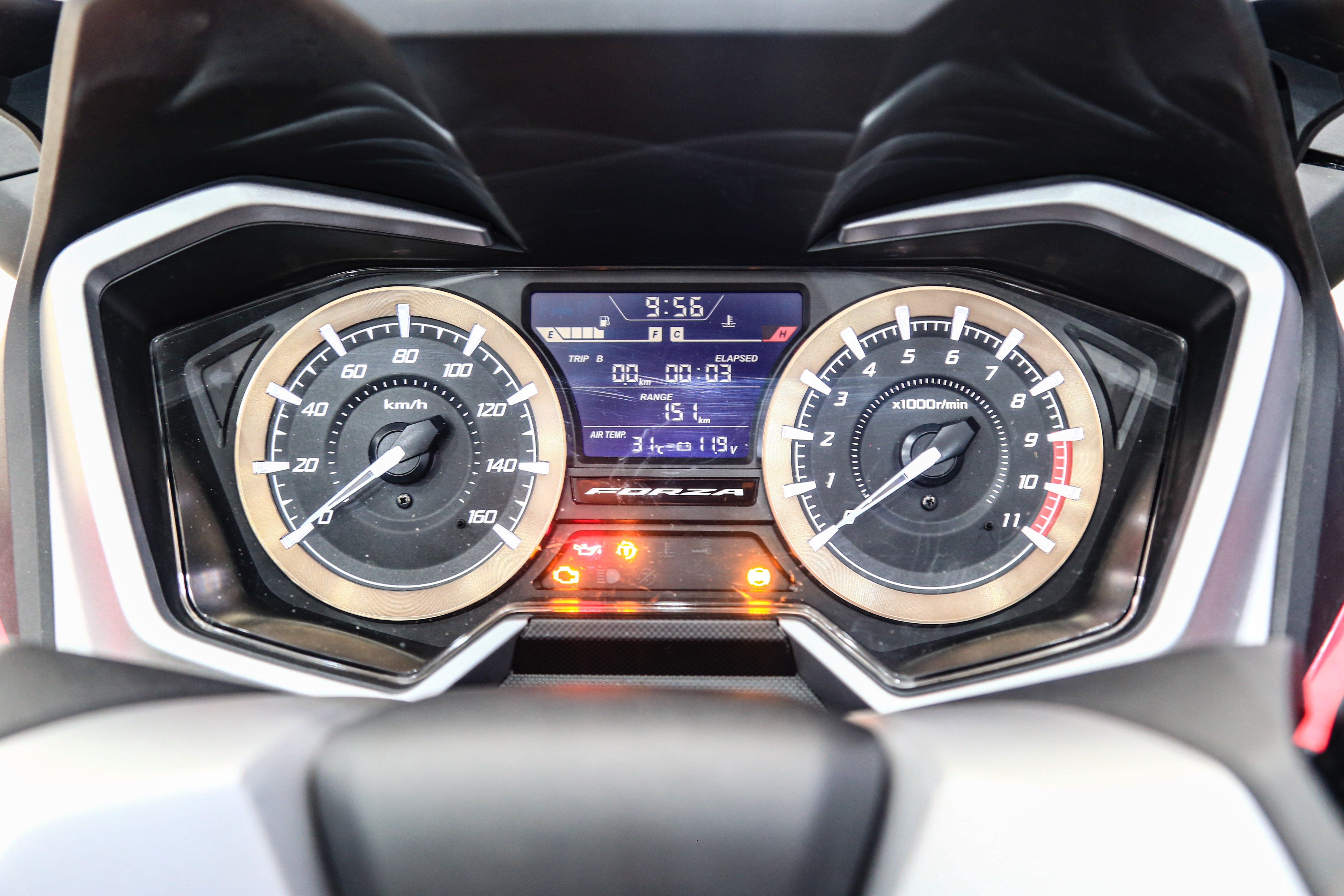 Honda Forza 350 dau tien tai VN,  gia 299 trieu dong anh 8