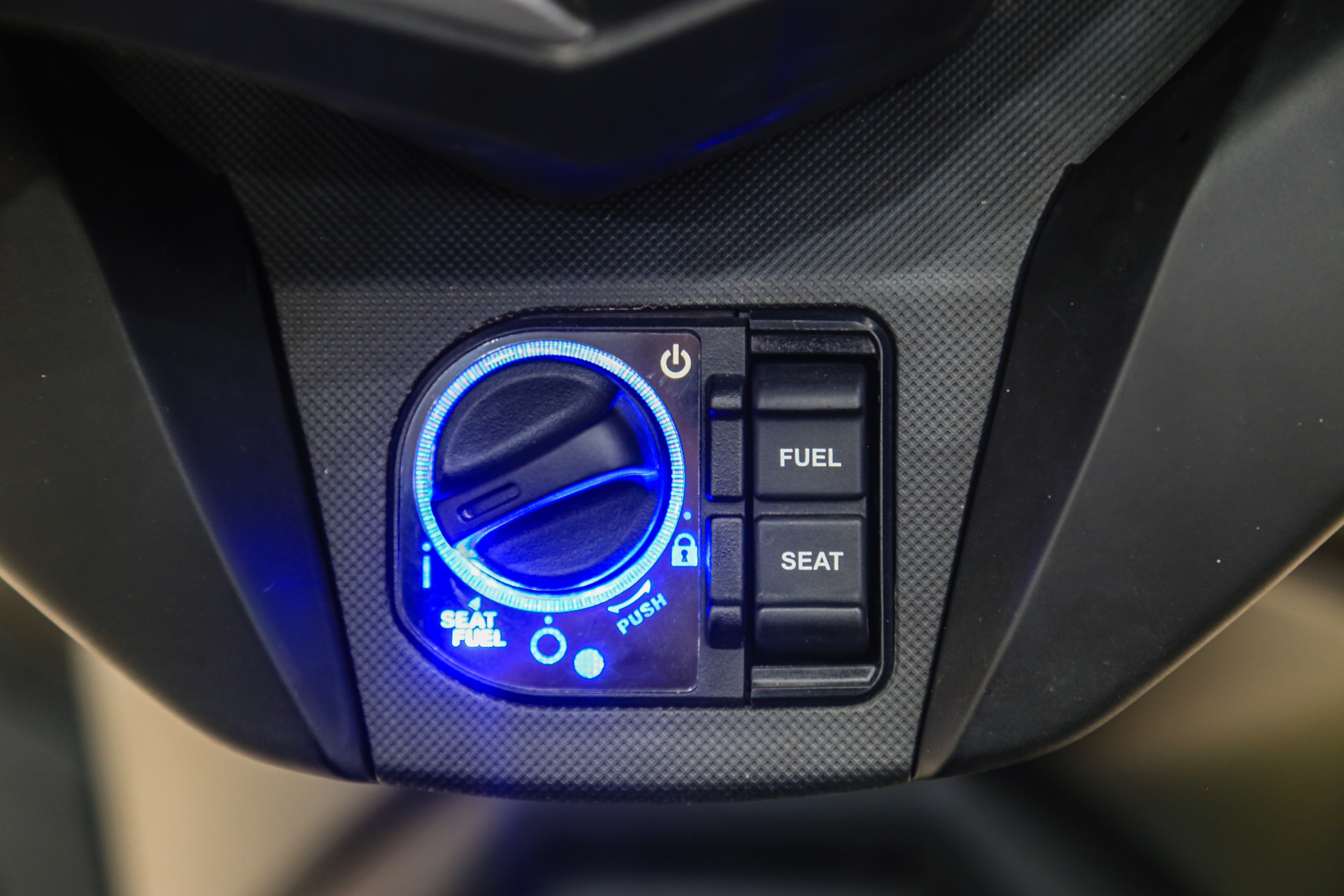 Honda Forza 350 dau tien tai VN,  gia 299 trieu dong anh 12