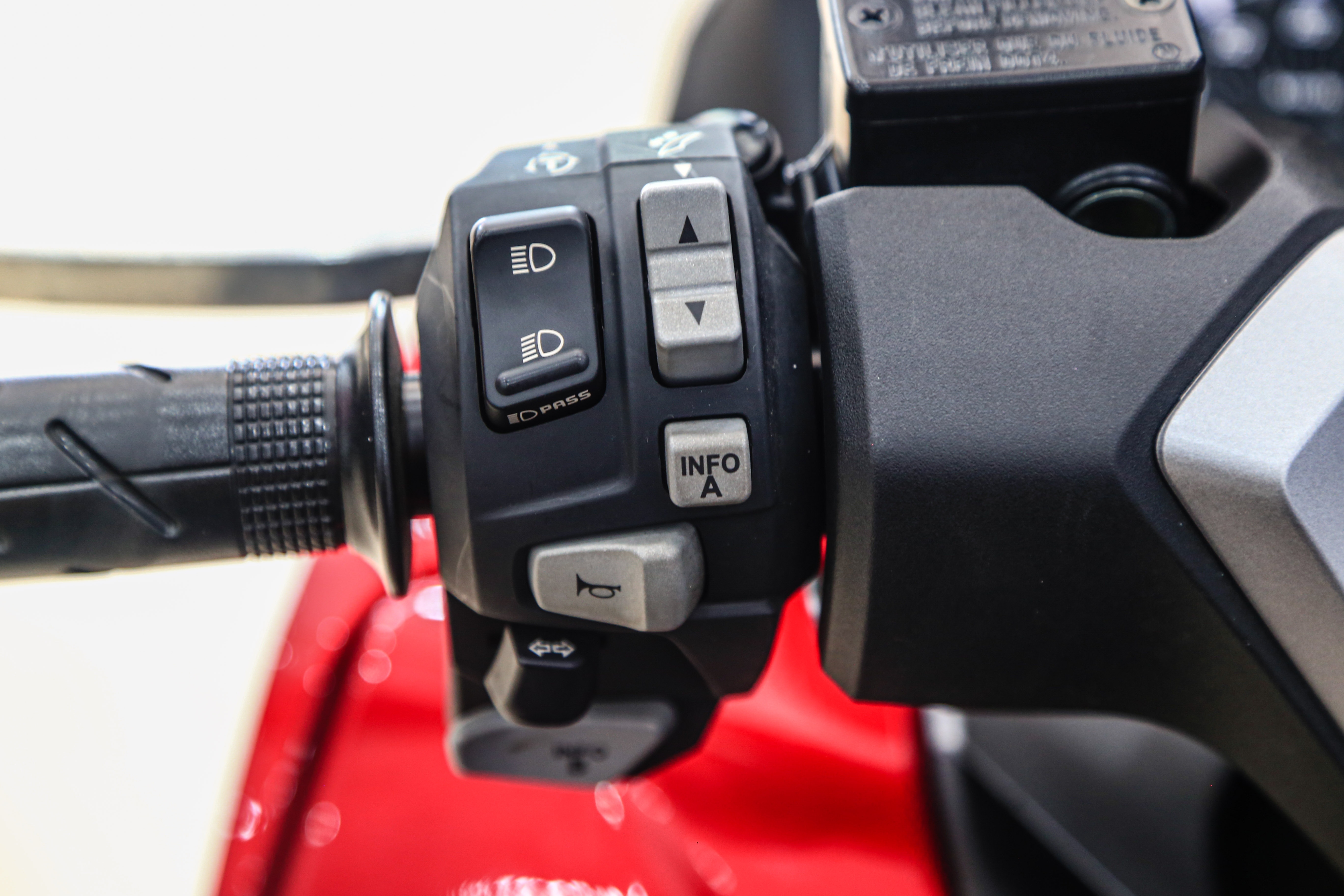 Honda Forza 350 dau tien tai VN,  gia 299 trieu dong anh 10