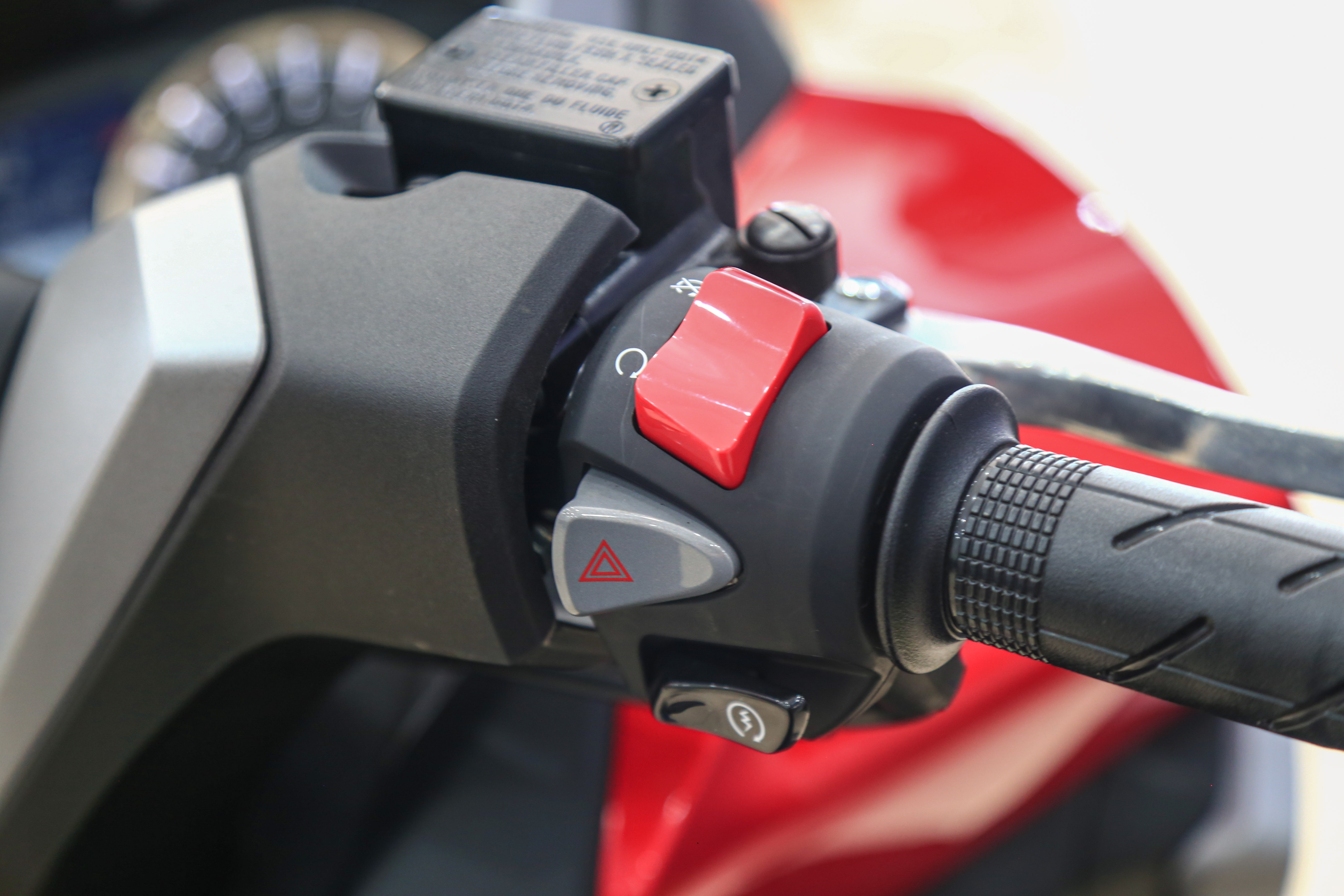 Honda Forza 350 dau tien tai VN,  gia 299 trieu dong anh 11