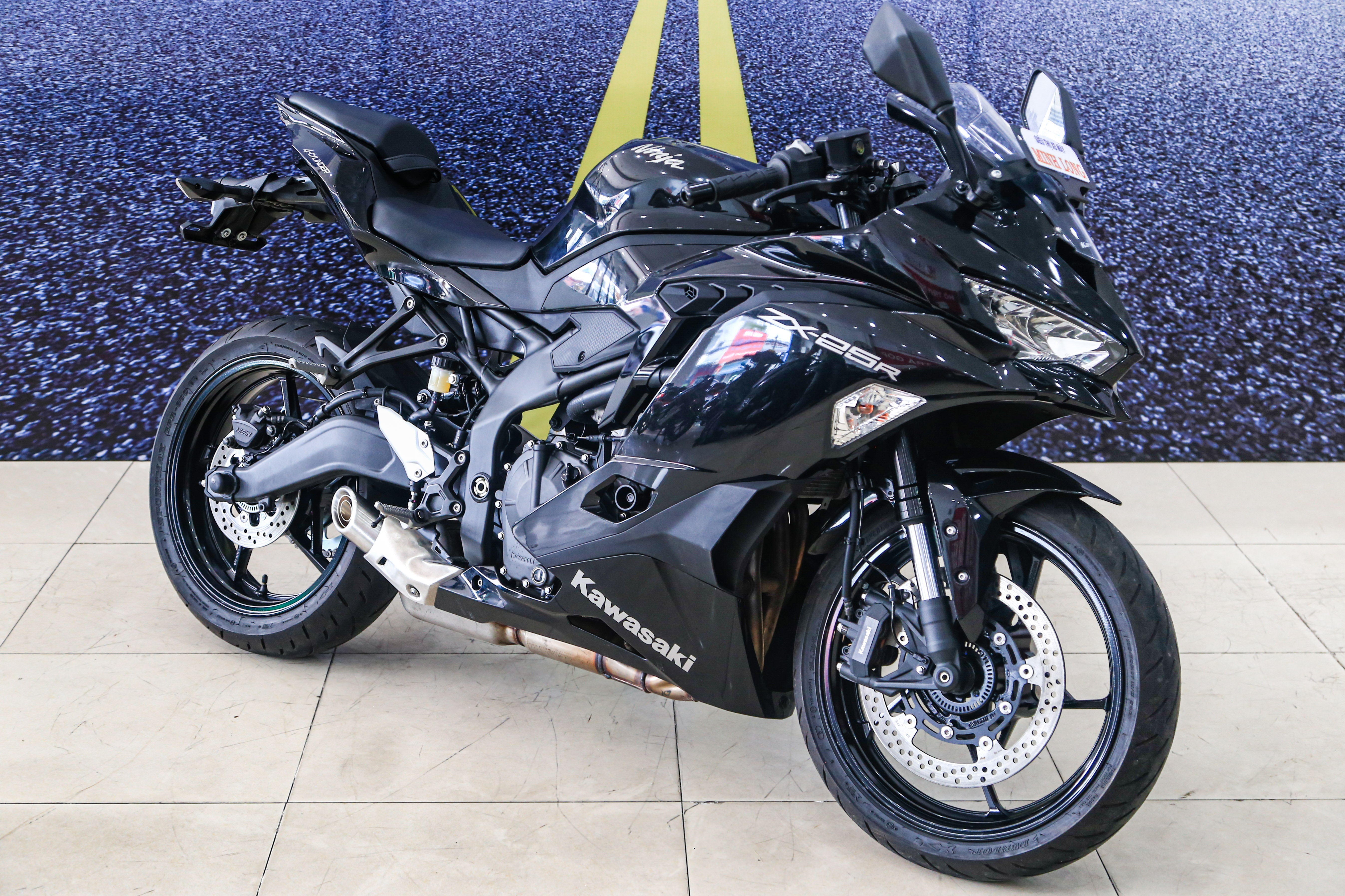 Kawasaki Ninja ZX-25R 2020 gia 180 trieu dong tai Viet Nam hinh anh
