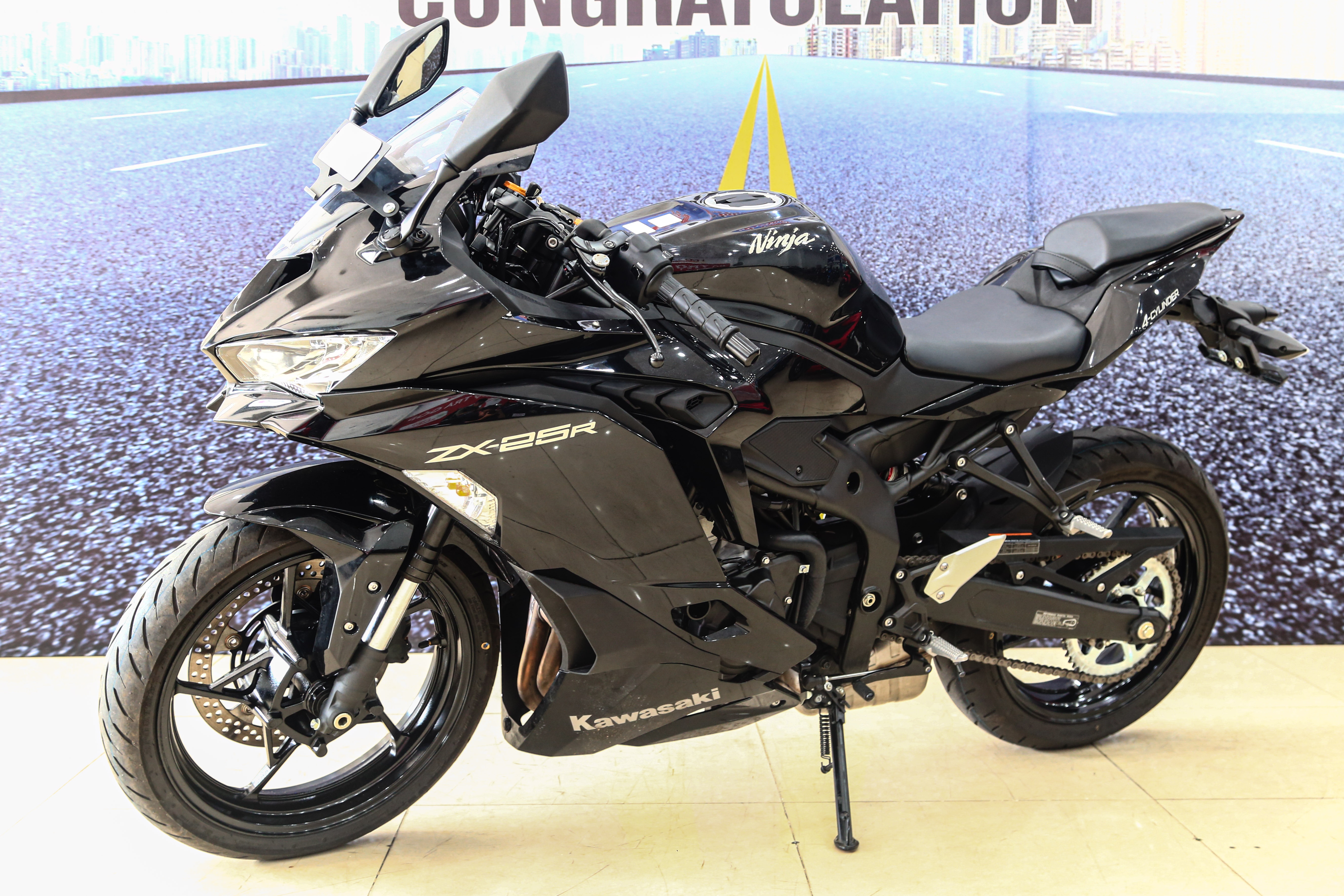 Chi tiet Kawasaki Ninja ZX-25R vua ve Viet Nam anh 11