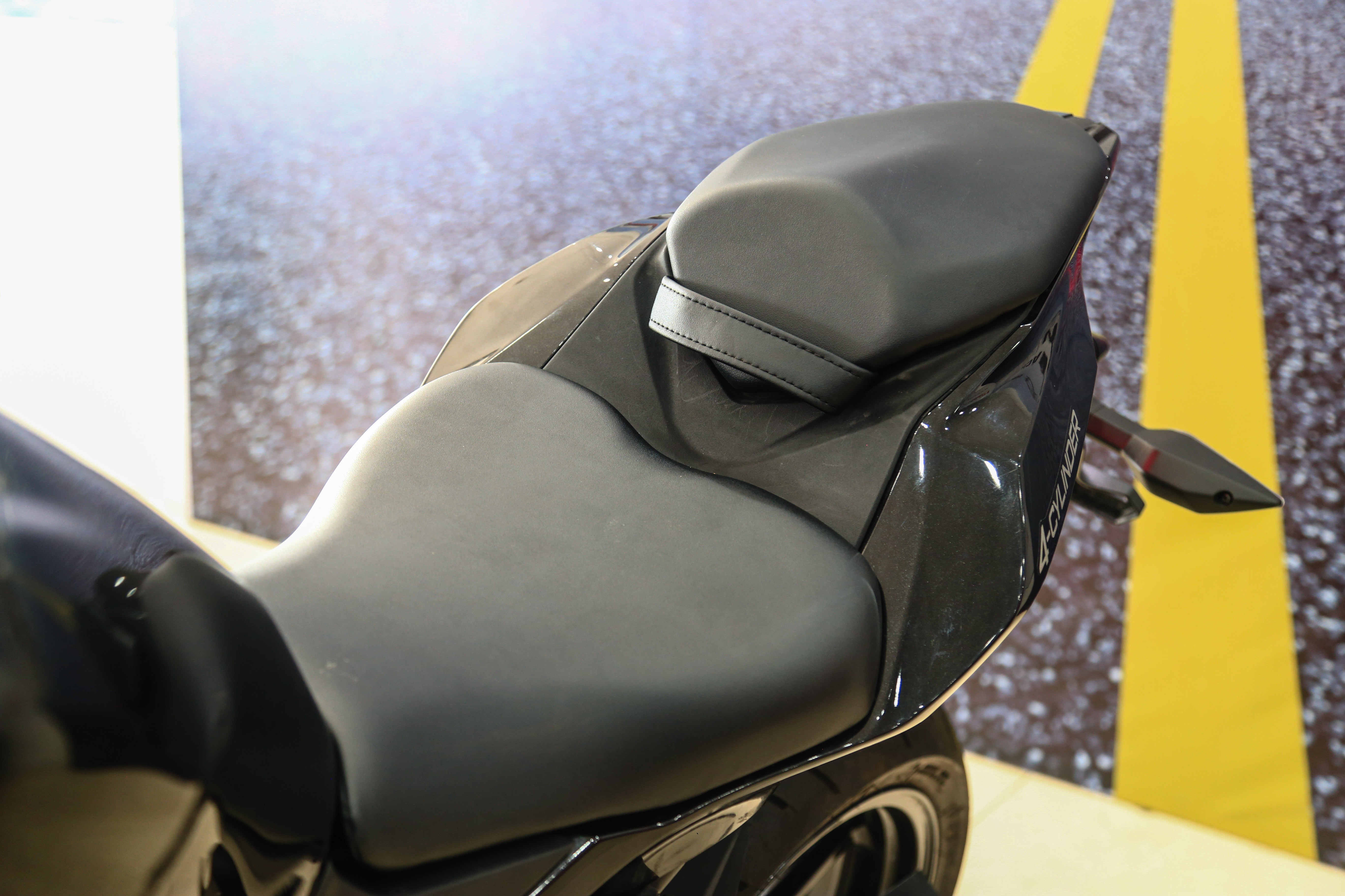 Chi tiet Kawasaki Ninja ZX-25R vua ve Viet Nam anh 7