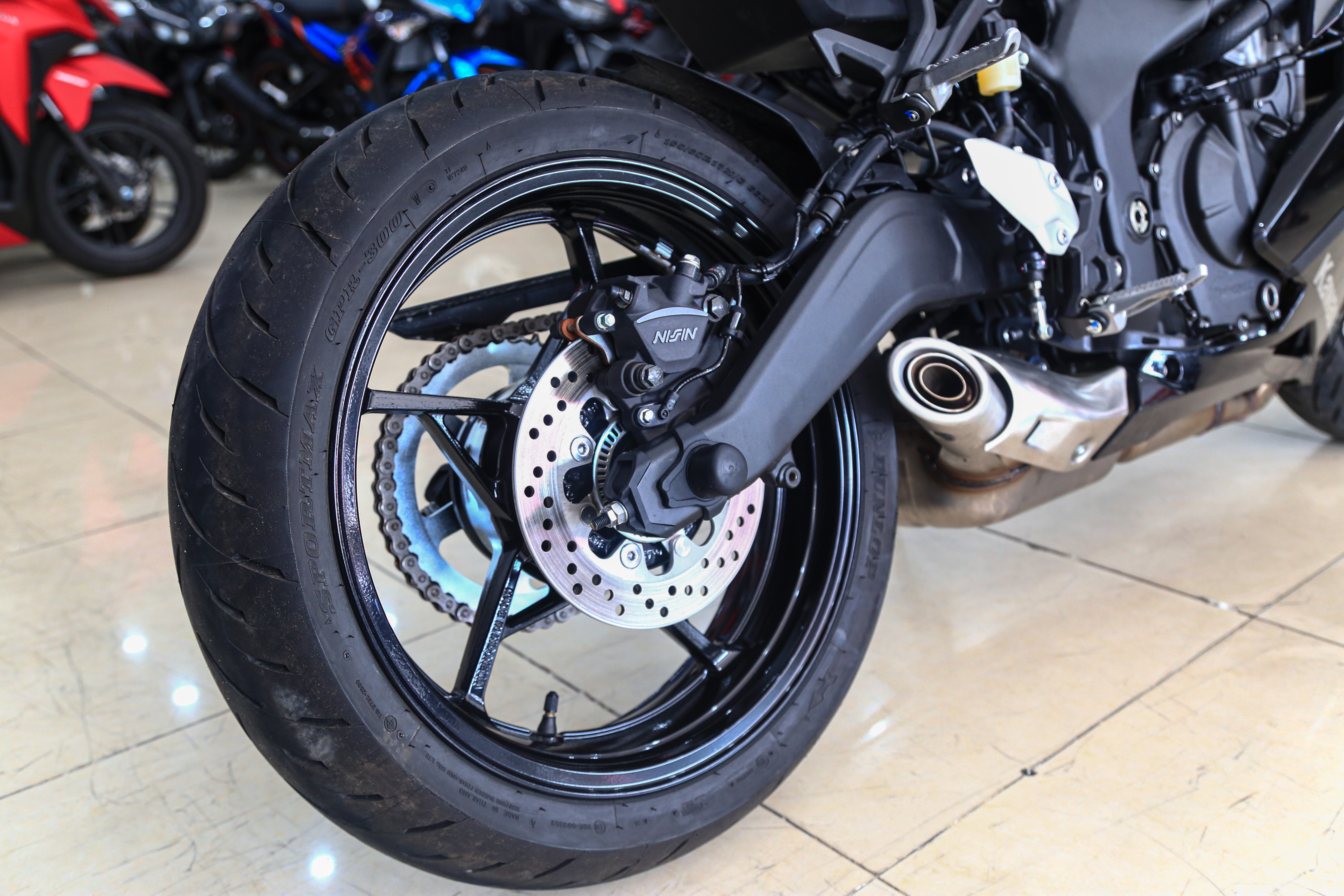 Chi tiet Kawasaki Ninja ZX-25R vua ve Viet Nam anh 9