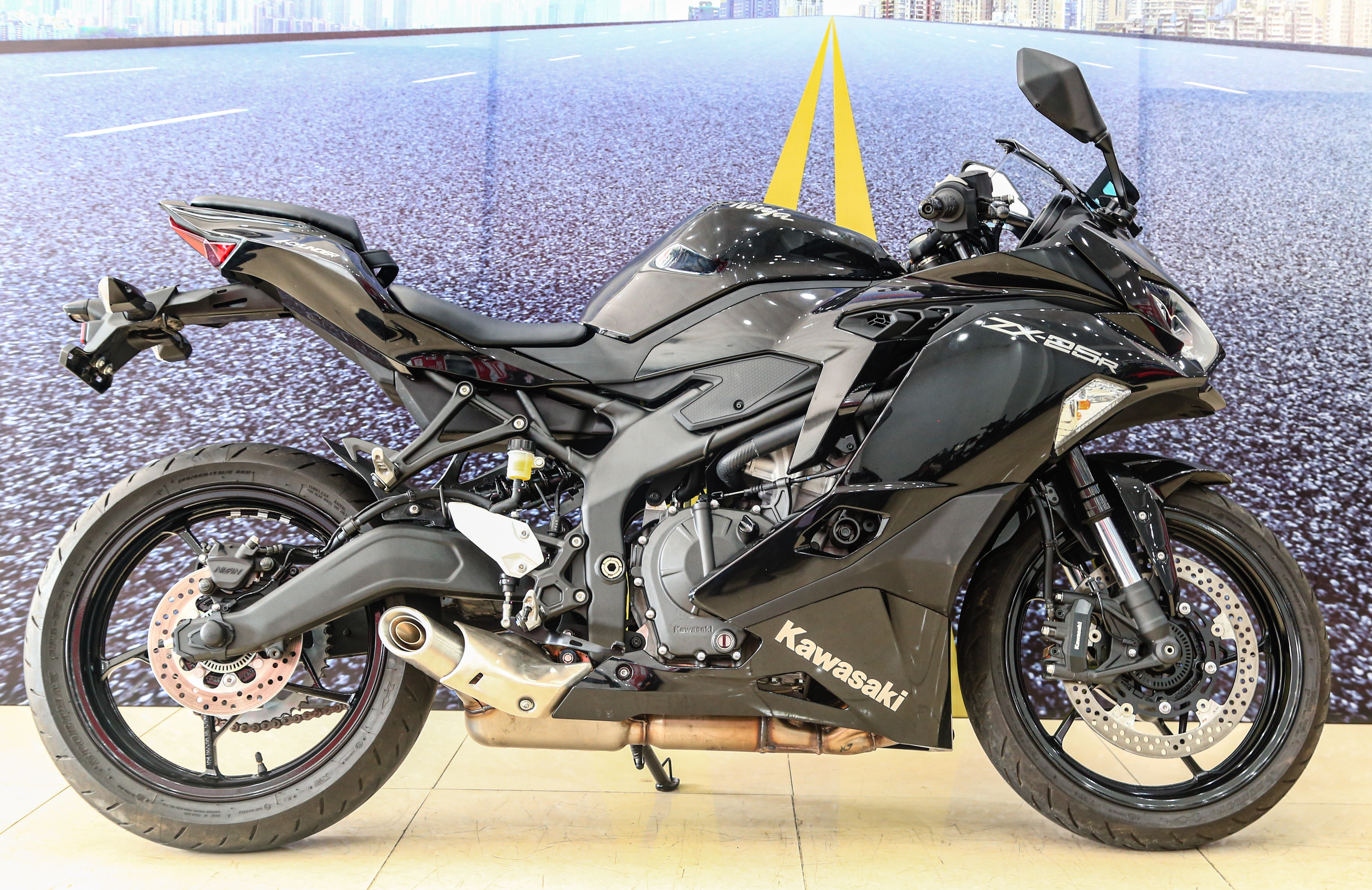 Chi tiet Kawasaki Ninja ZX-25R vua ve Viet Nam anh 1