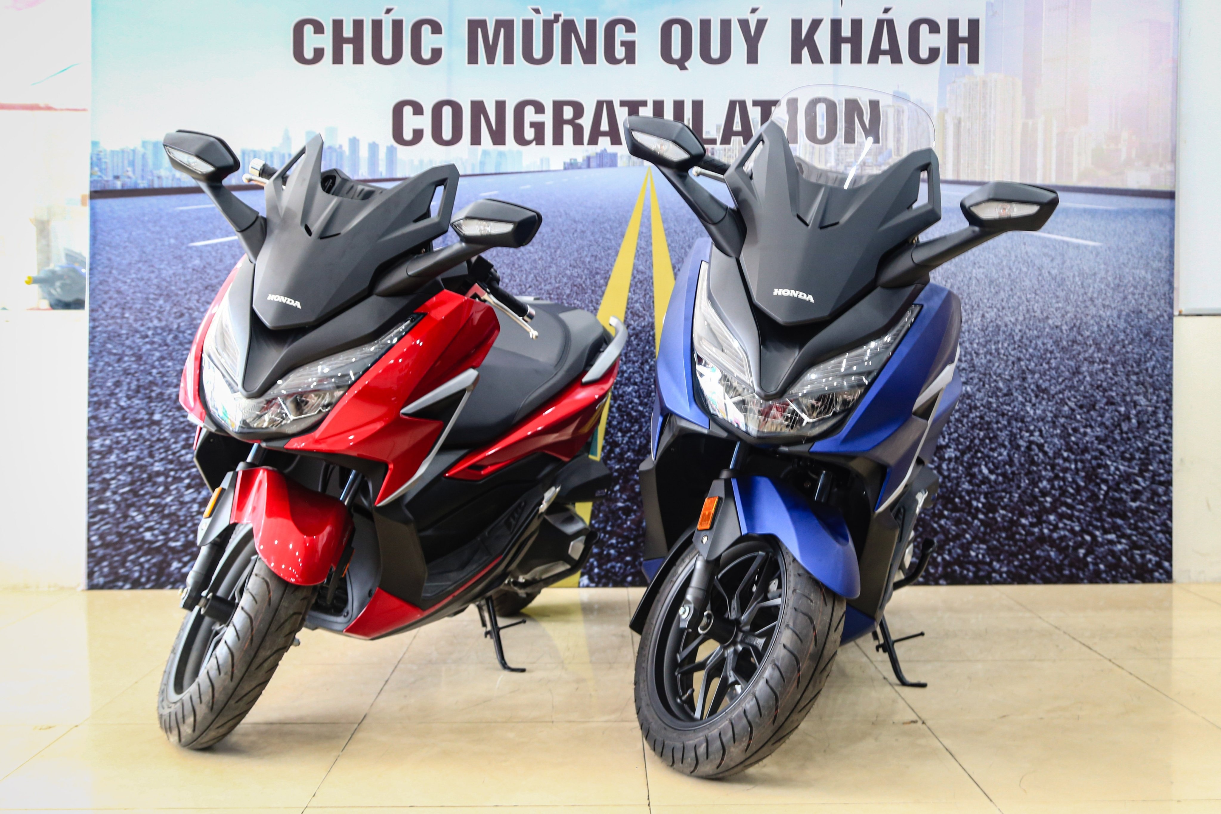 Honda Forza 350 dau tien ve Viet Nam, gia 299 trieu dong hinh anh