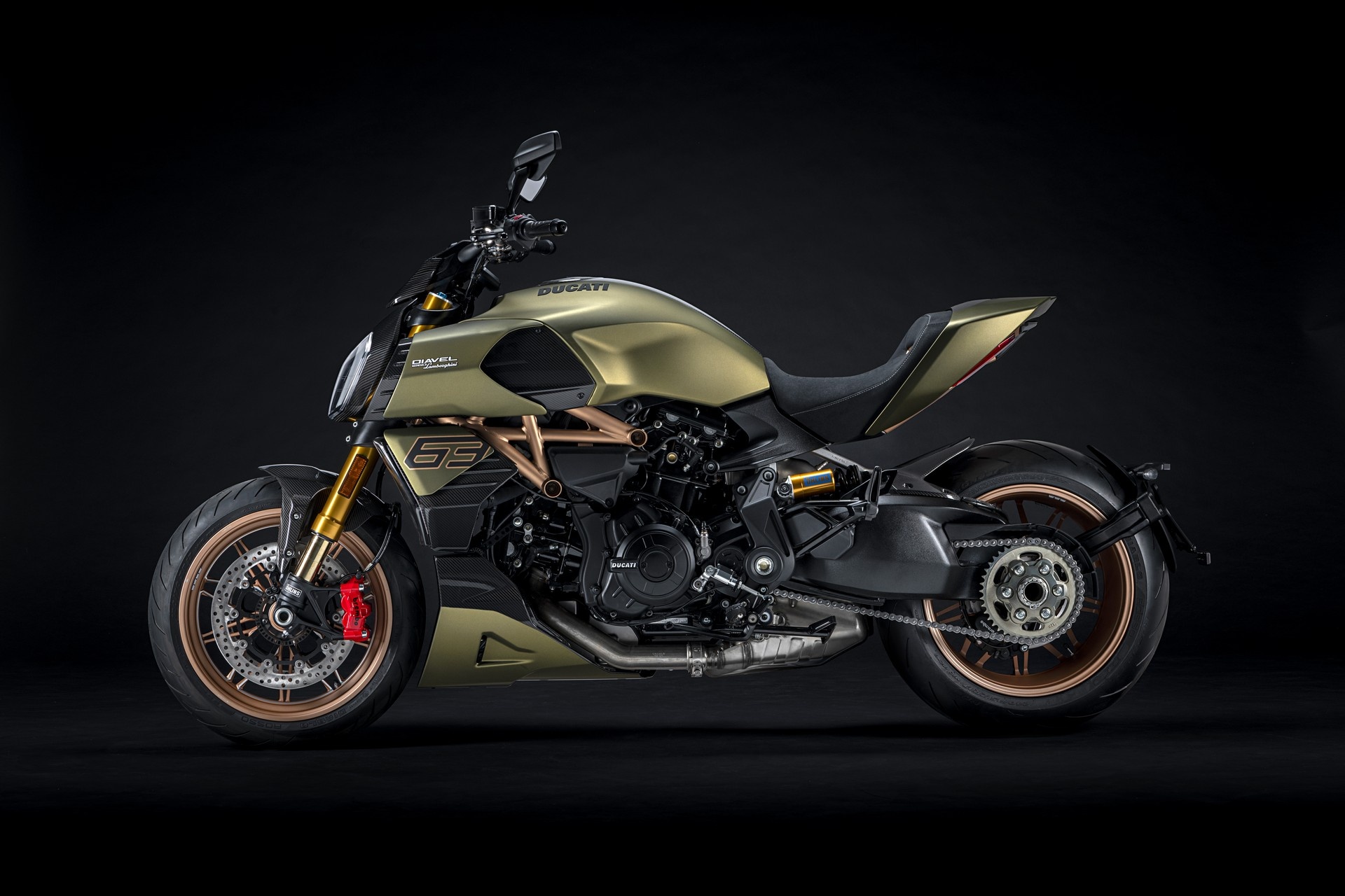 Ducati Diavel 1260 Lamborghini được giới thiệu ảnh 5 Ducati Diavel 1260 Lamborghini duoc gioi thieu anh 5