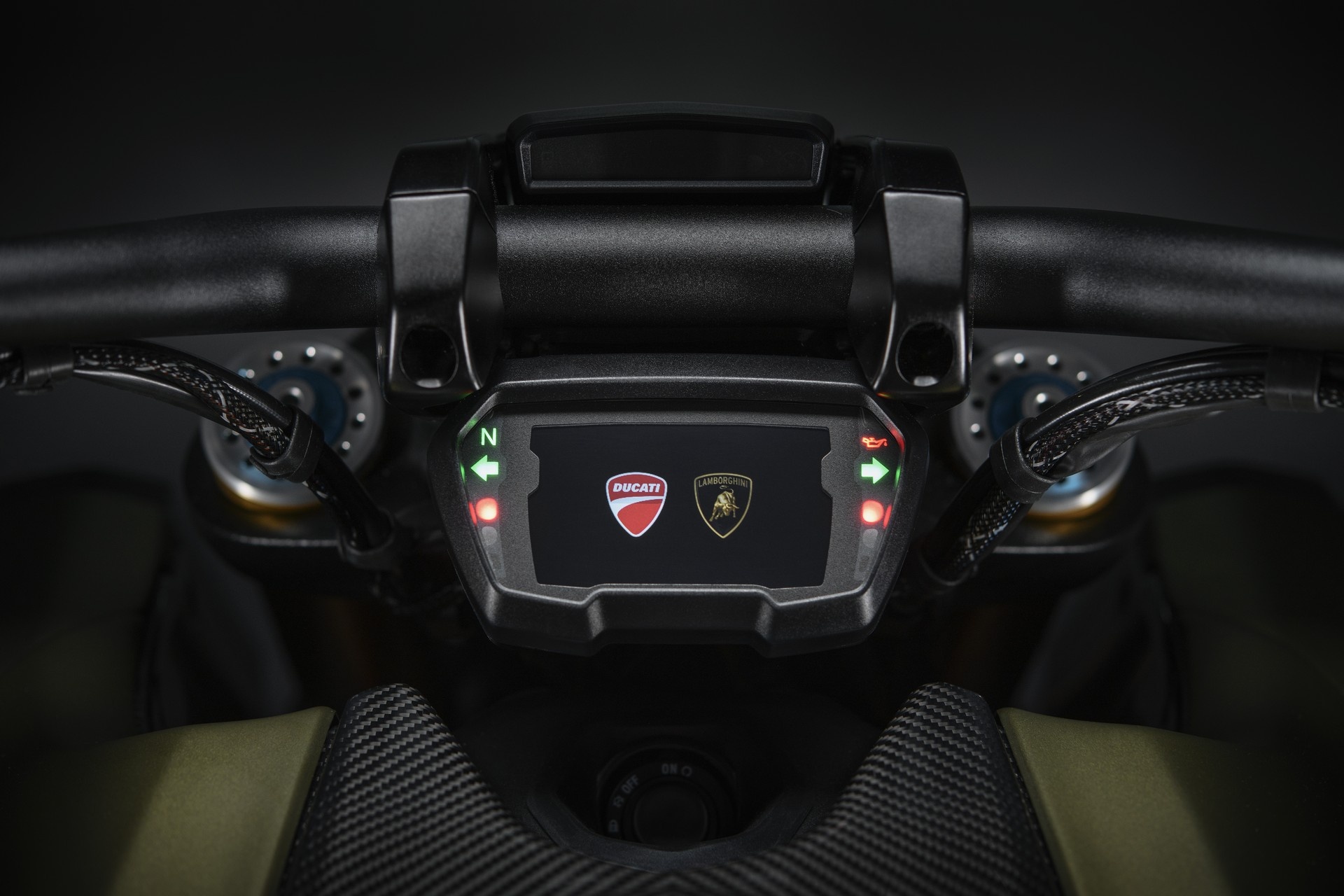 Ducati Diavel 1260 Lamborghini được giới thiệu ảnh 8 Ducati Diavel 1260 Lamborghini duoc gioi thieu anh 8