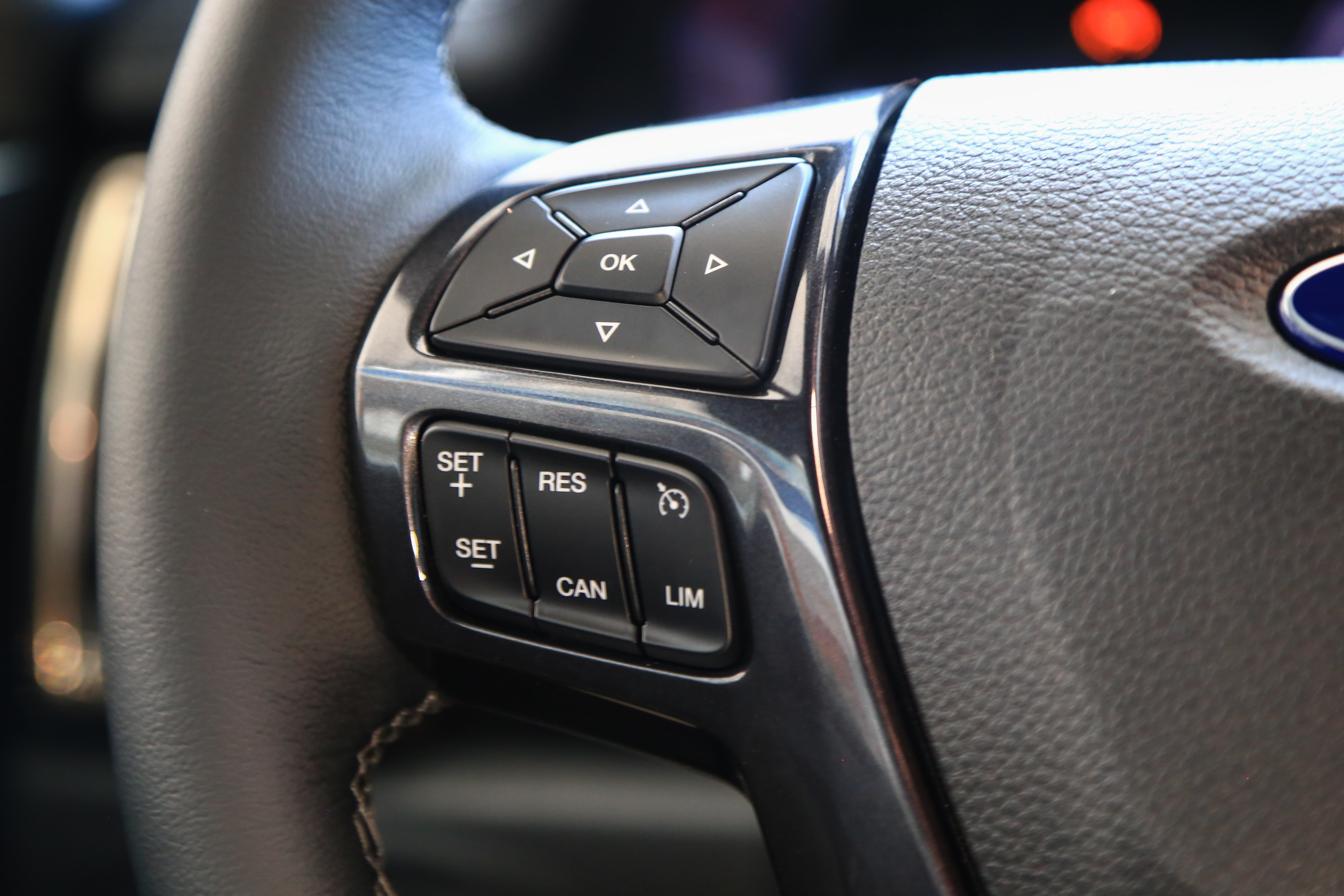 Ford Everest 2021 đã xuất hiện tại đại lý ảnh 16 Ford Everest 2021 da xuat hien tai dai ly anh 16