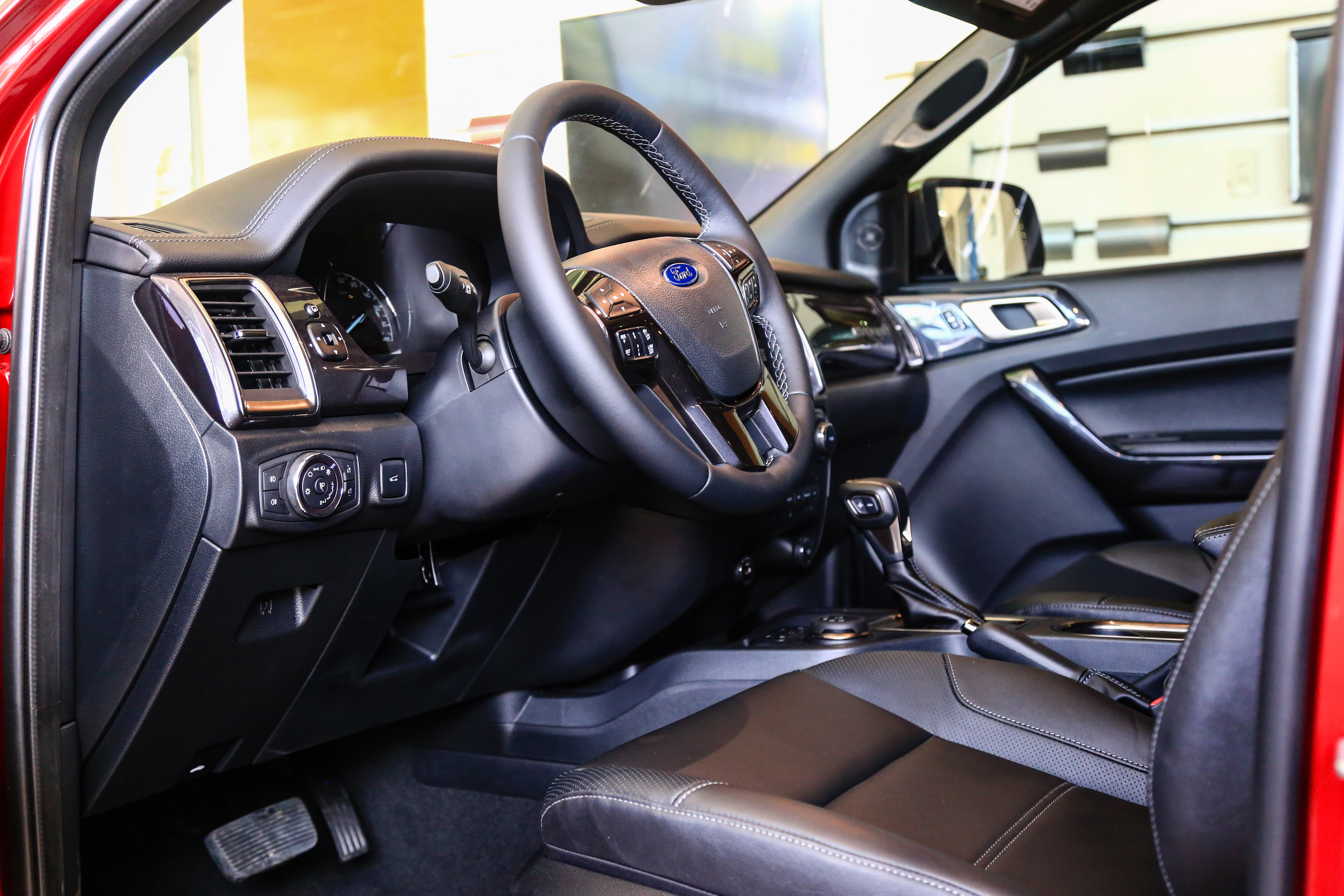 Ford Everest 2021 đã xuất hiện tại đại lý ảnh 10 Ford Everest 2021 da xuat hien tai dai ly anh 10
