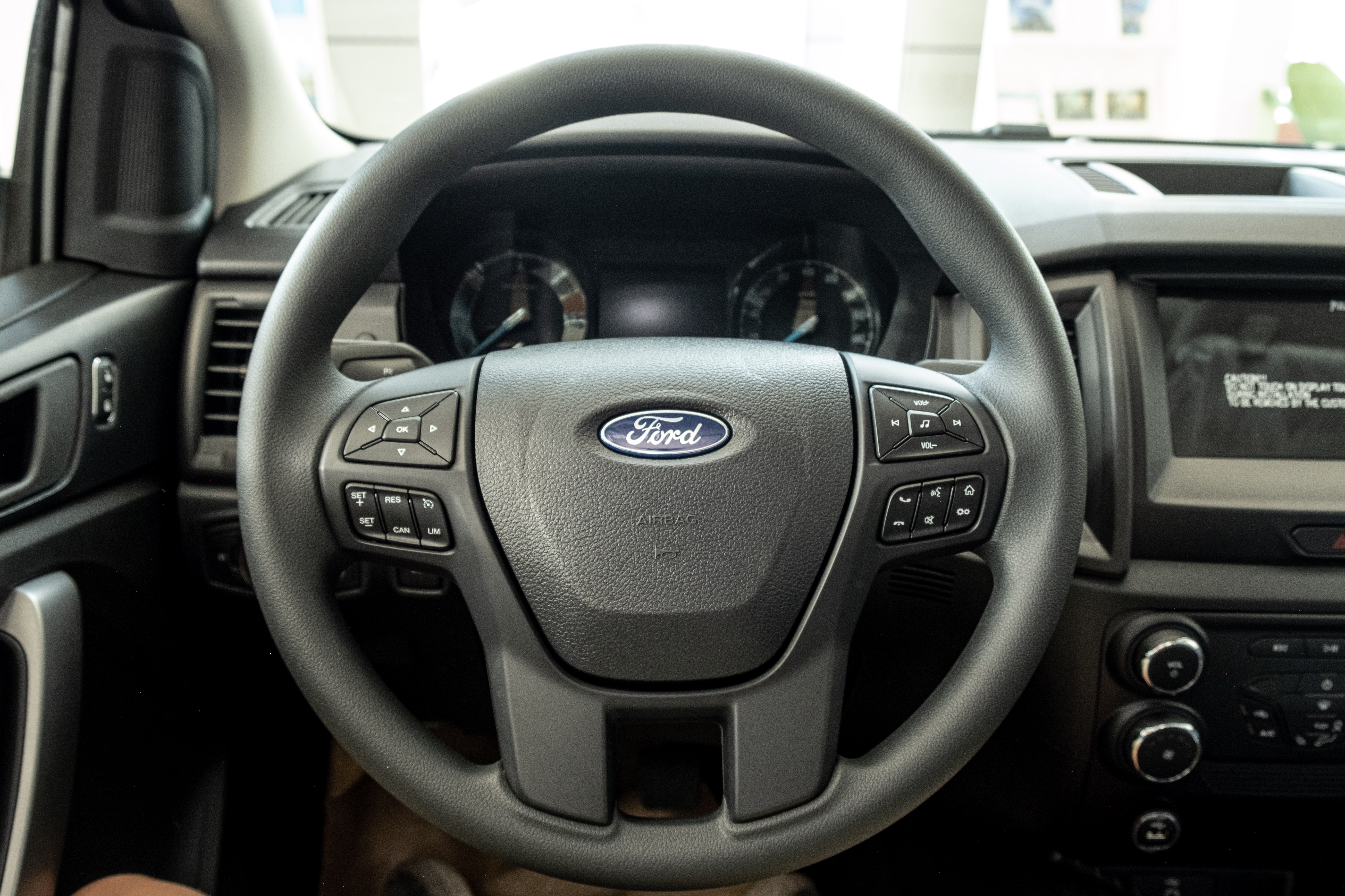 Ford Ranger 2021 cập bến đại lý, giá từ 616 triệu đồng ảnh 11 Ford Ranger 2021 cap ben dai ly, gia tu 616 trieu dong anh 11