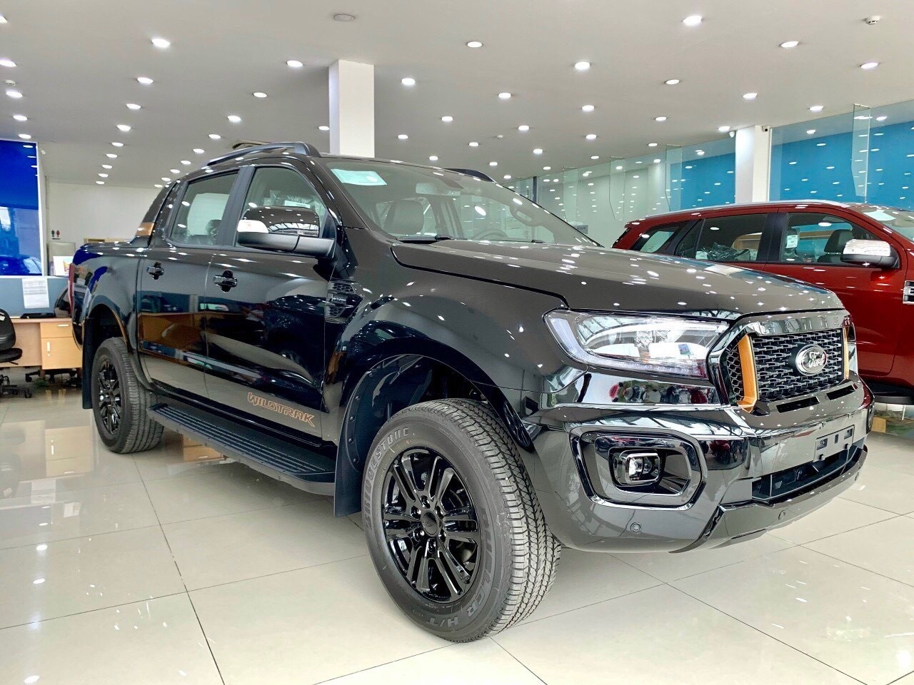 Ford Ranger Wildtrak 2021 dang duoc ban thap hon gia de xuat hinh anh