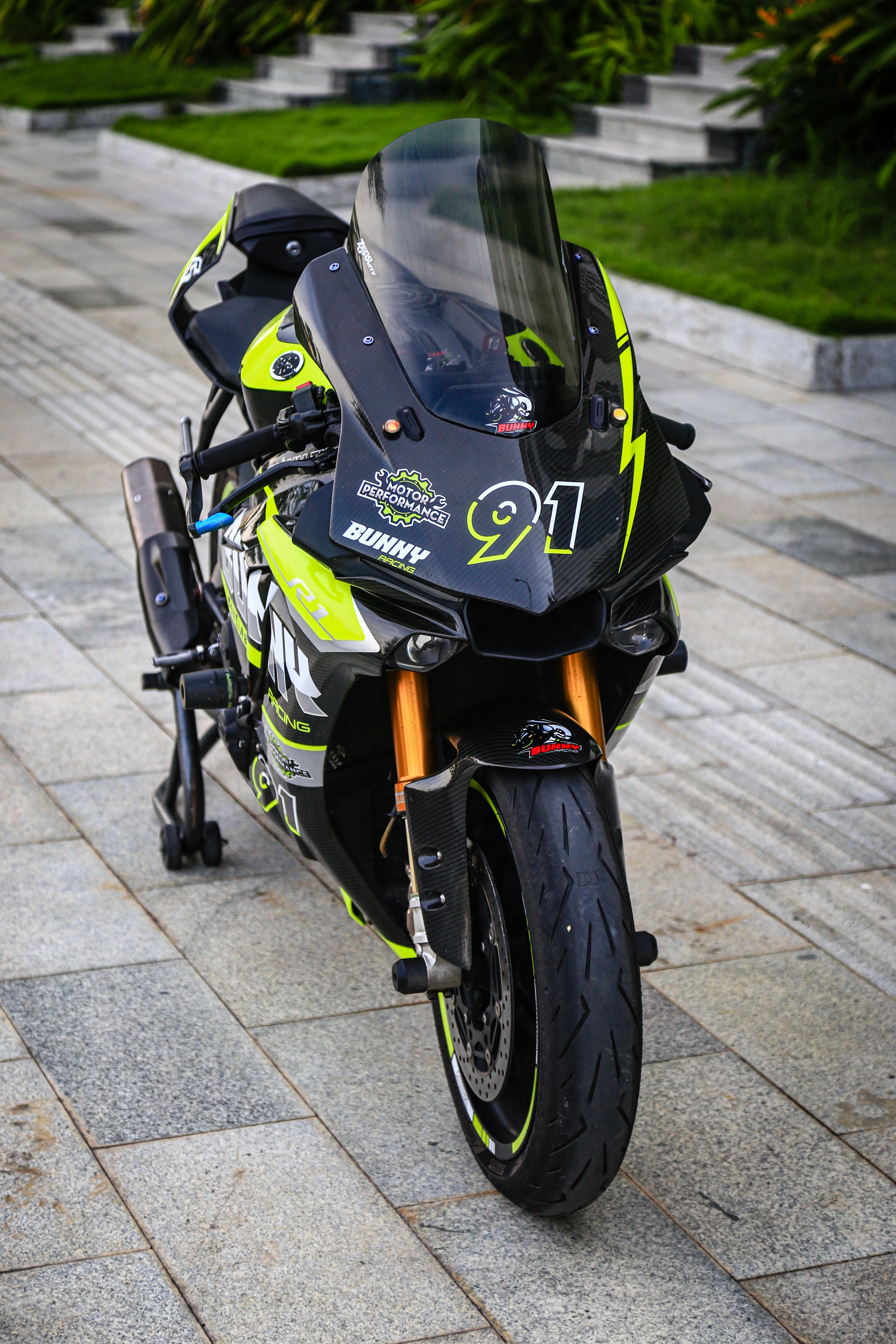 Yamaha R1 được độ hàng trăm triệu đồng tại TP.HCM ảnh 3 Yamaha R1 duoc do hang tram trieu dong tai TP.HCM anh 3