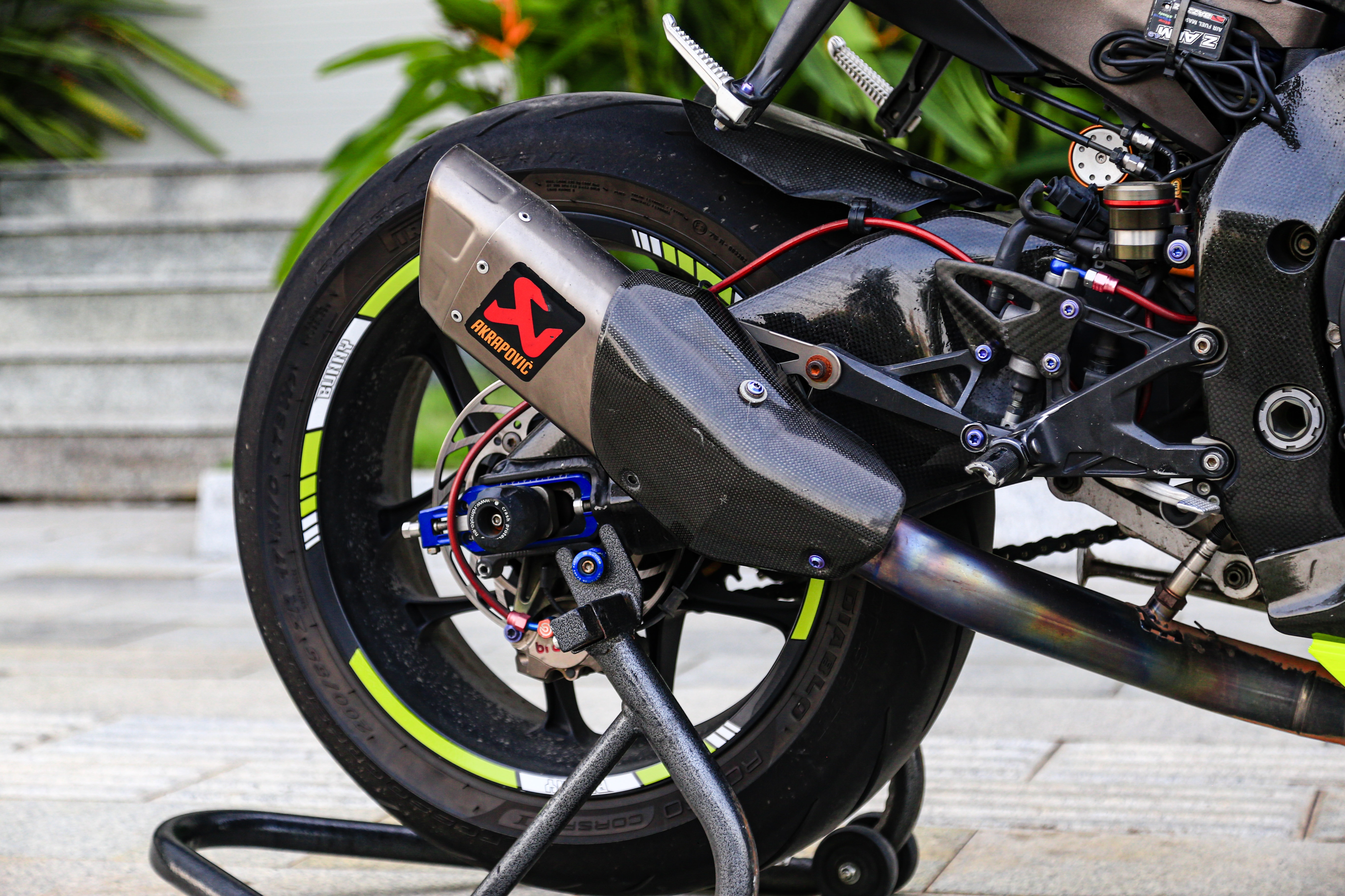 Yamaha R1 được độ hàng trăm triệu đồng tại TP.HCM ảnh 10 Yamaha R1 duoc do hang tram trieu dong tai TP.HCM anh 10