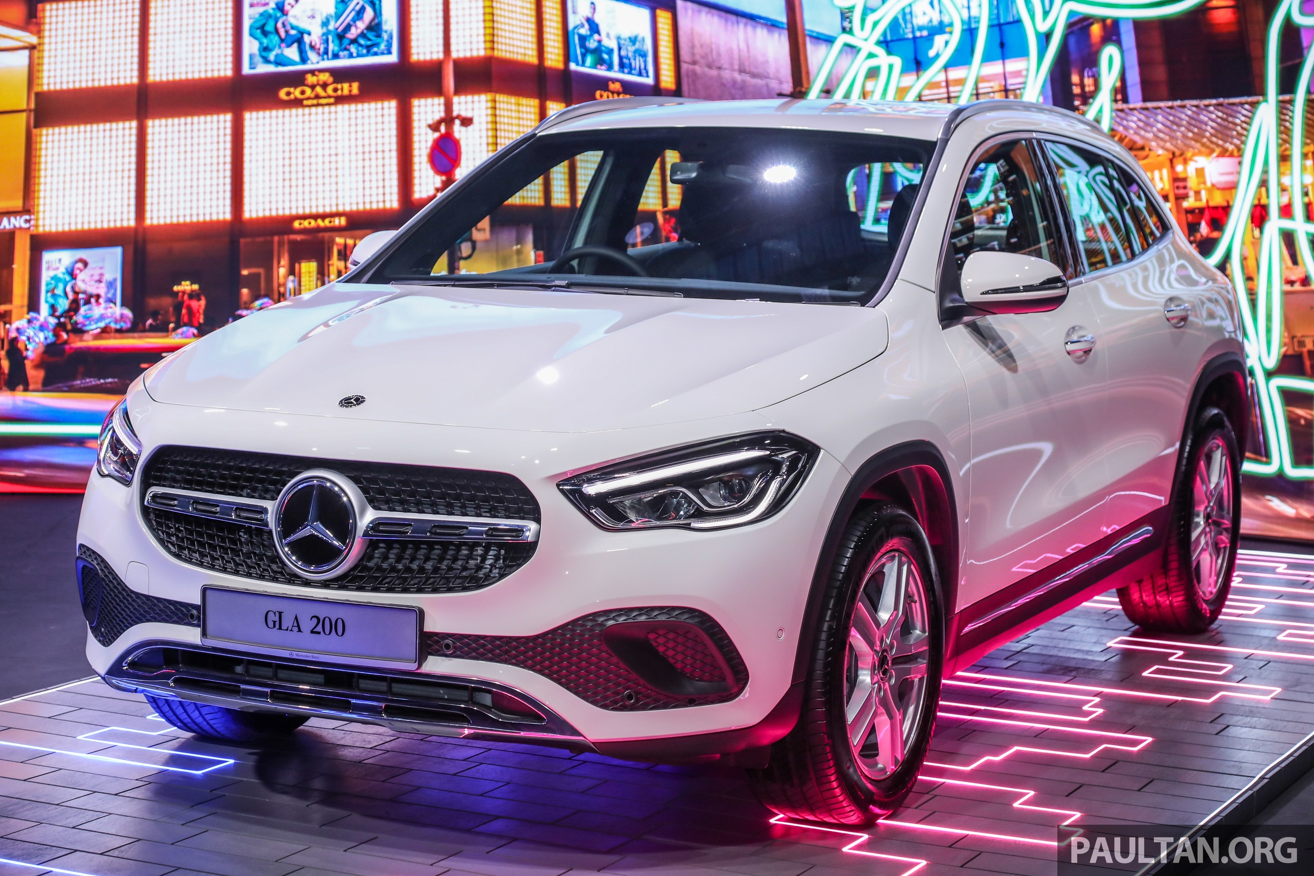 Mercedes-Benz GLA 2021 duoc ra mat tai Malaysia anh 1