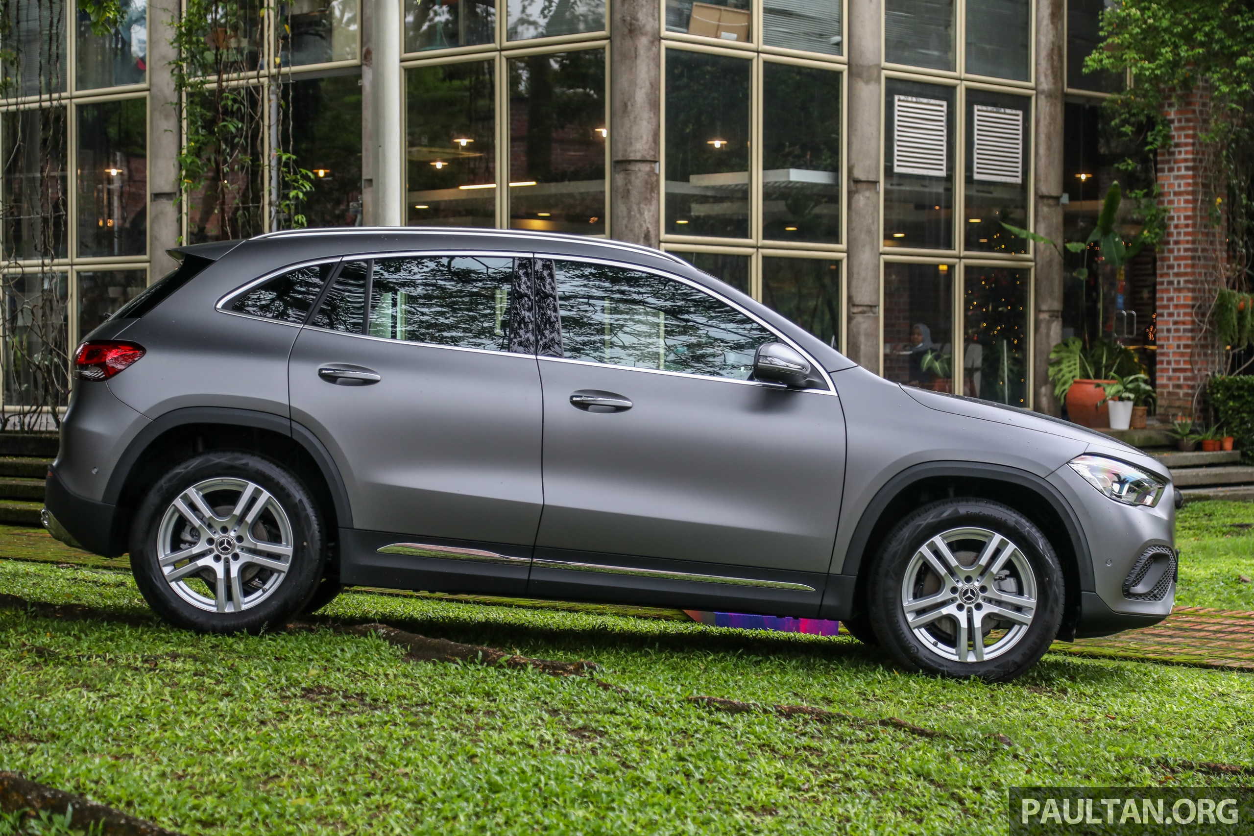 Mercedes-Benz GLA 2021 duoc ra mat tai Malaysia anh 17