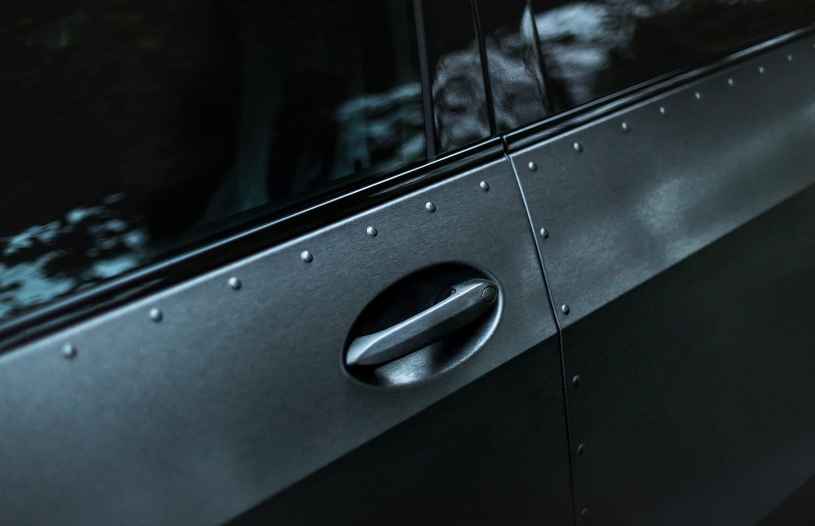 BMW X7 duoc do theo phong cach quan doi anh 3