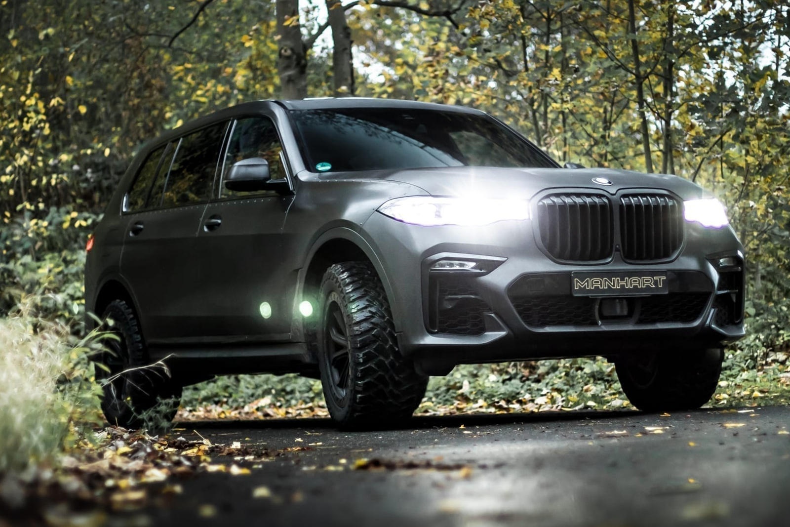 BMW X7 duoc do theo phong cach quan doi anh 1
