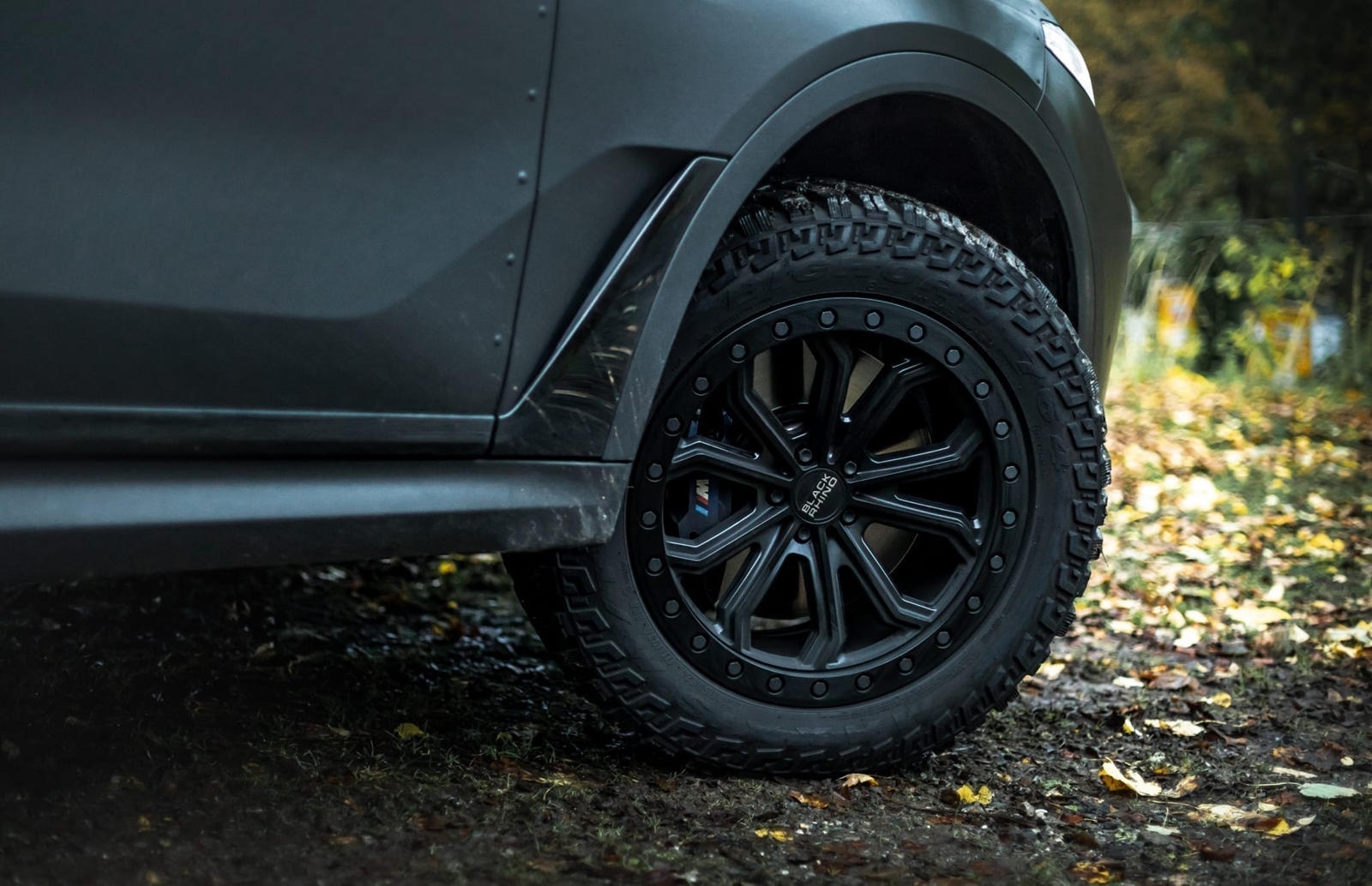 BMW X7 duoc do theo phong cach quan doi anh 8