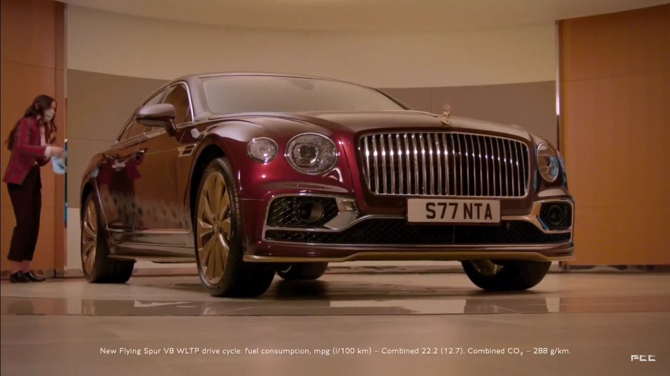 Bentley Flying Spur phong cach xe tuan loc cua ong gia Noel anh 5