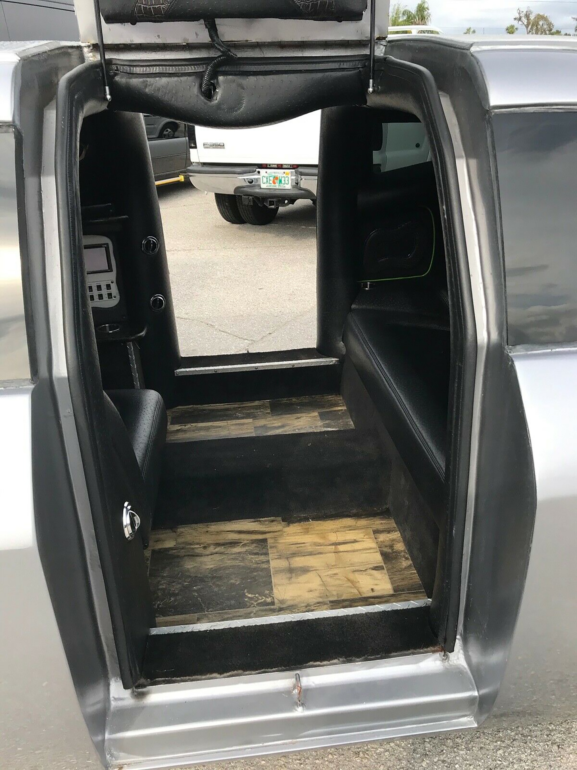 Dodge Challenger limousine giá 32.500 USD ảnh 6 Dodge Challenger limousine gia 32.500 USD anh 6