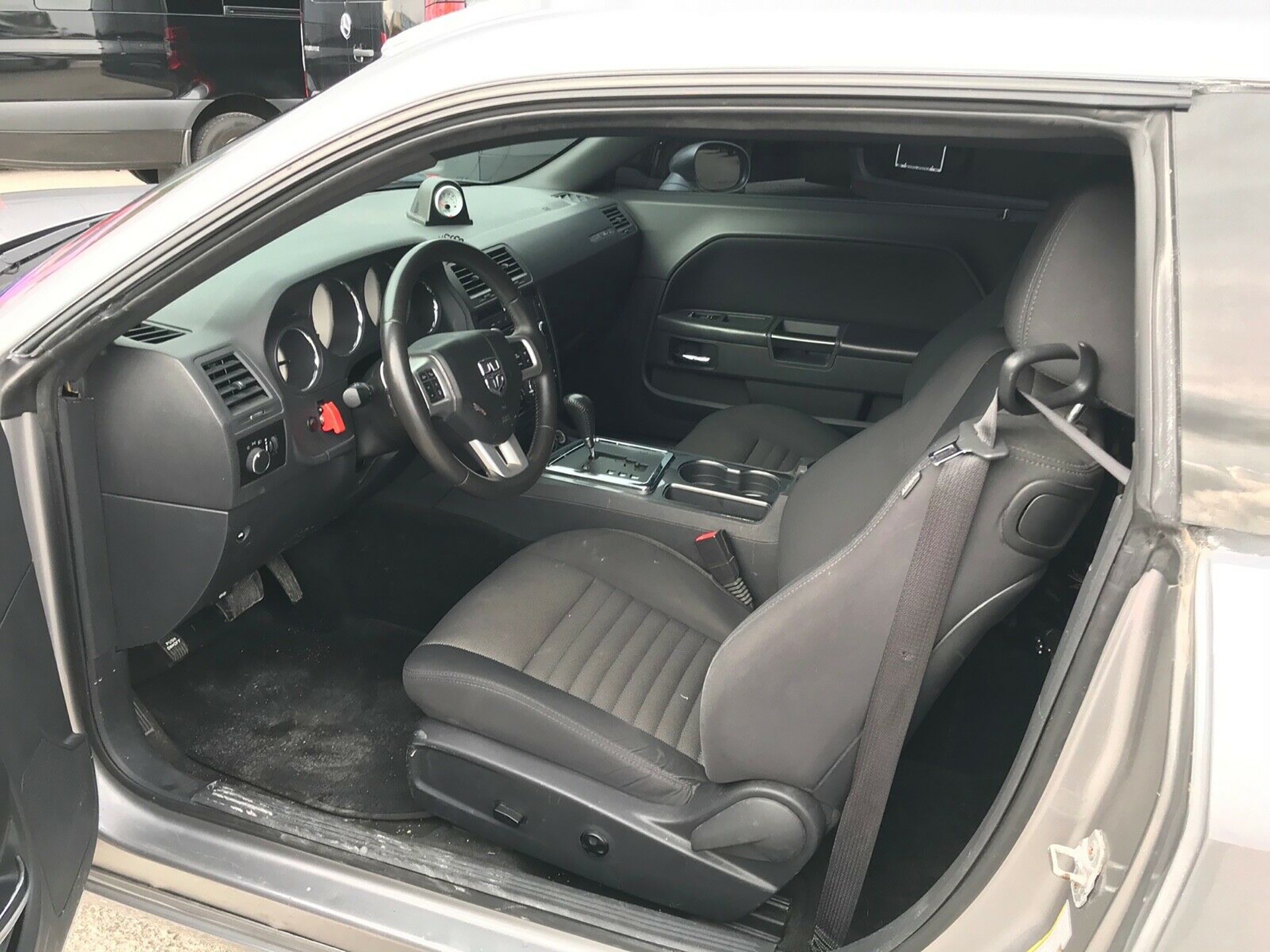 Dodge Challenger limousine giá 32.500 USD ảnh 4 Dodge Challenger limousine gia 32.500 USD anh 4