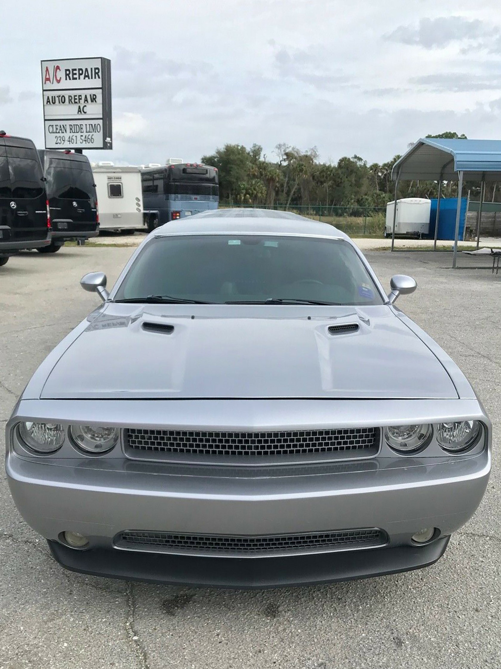 Dodge Challenger limousine gia 32.500 USD anh 8