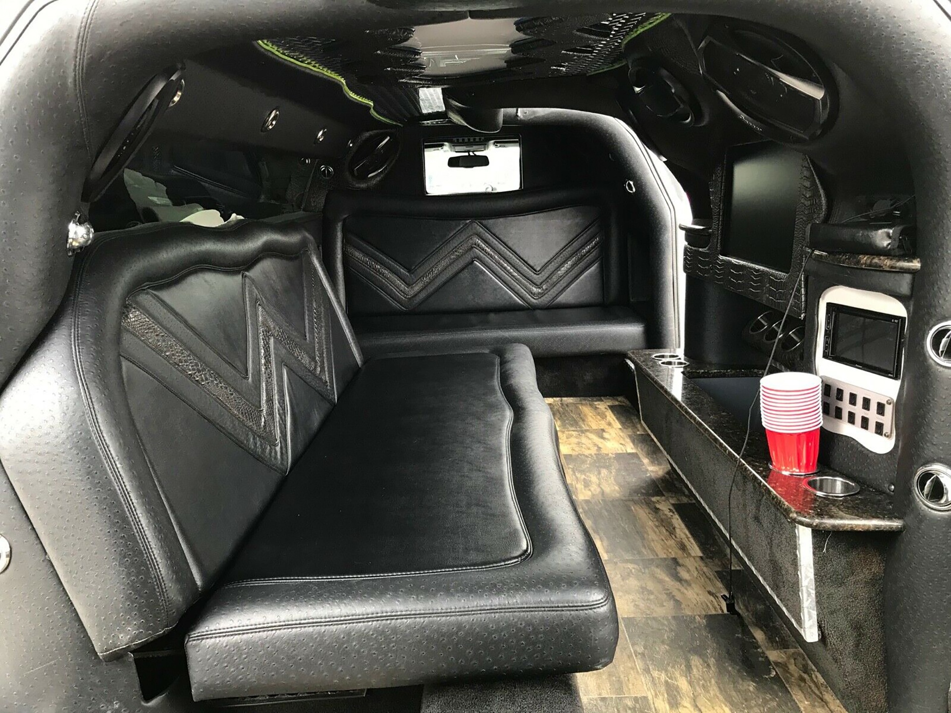 Dodge Challenger limousine giá 32.500 USD ảnh 5 Dodge Challenger limousine gia 32.500 USD anh 5