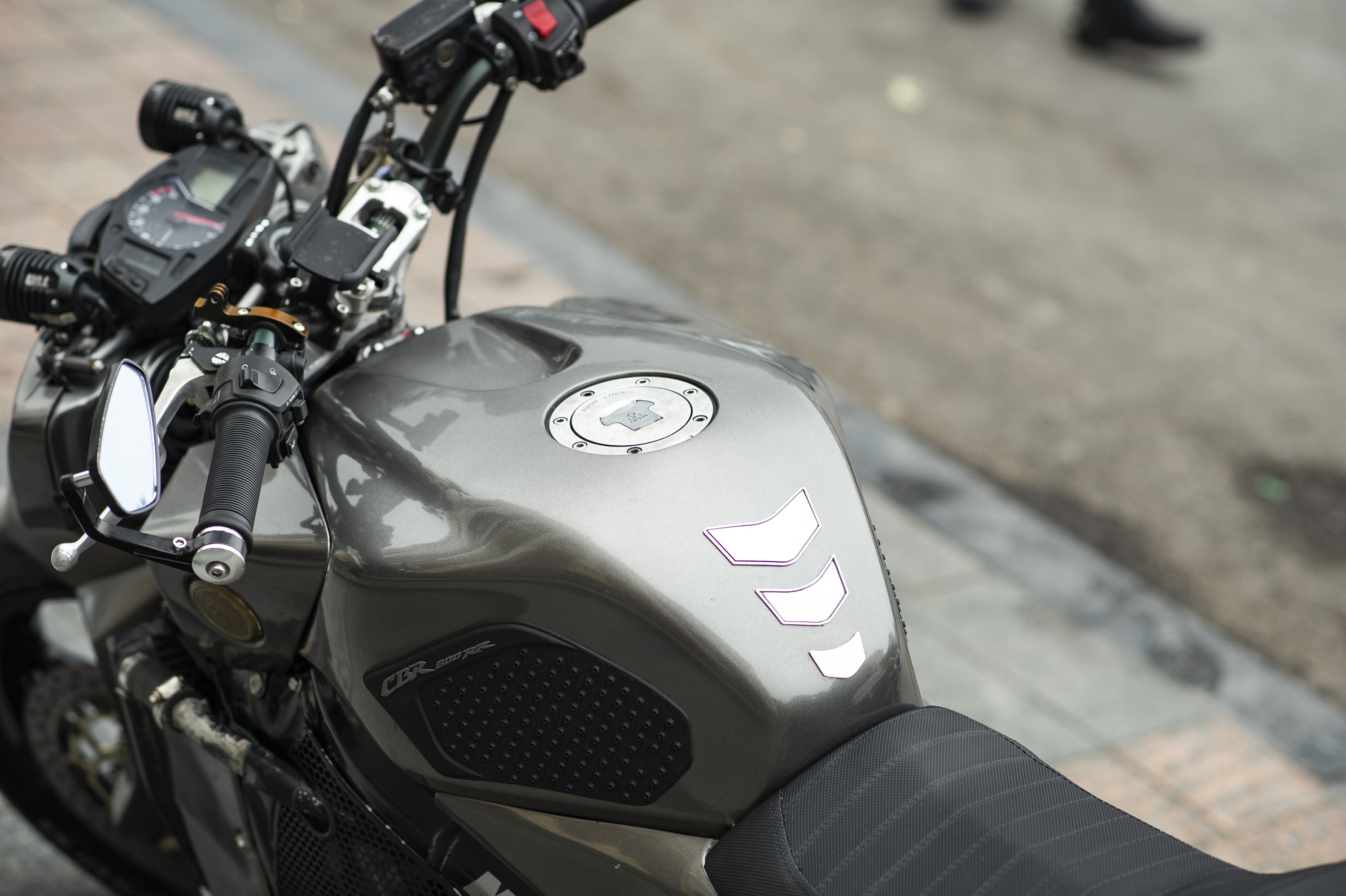 Honda CBR600RR do phong cach Streetfighter tai Ha Noi anh 13