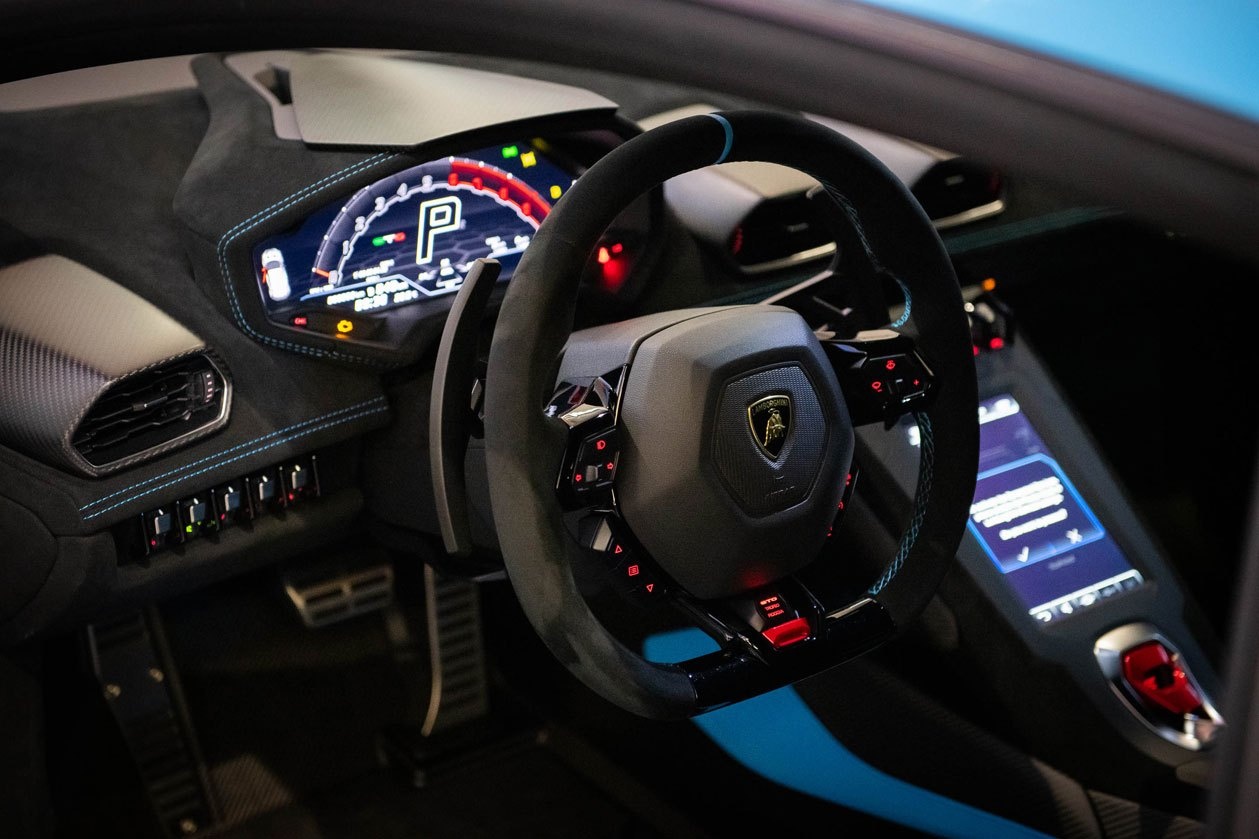 Lamborghini Huracan STO được ra mắt tại Thái Lan ảnh 5 Lamborghini Huracan STO duoc ra mat tai Thai Lan anh 5