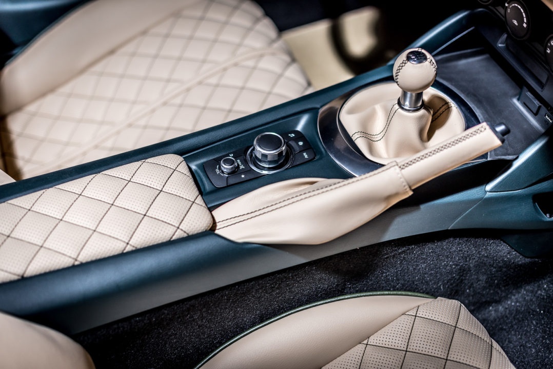 Hurtan Grand Albaycin - xe mui tran lam tu Mazda MX-5 anh 7