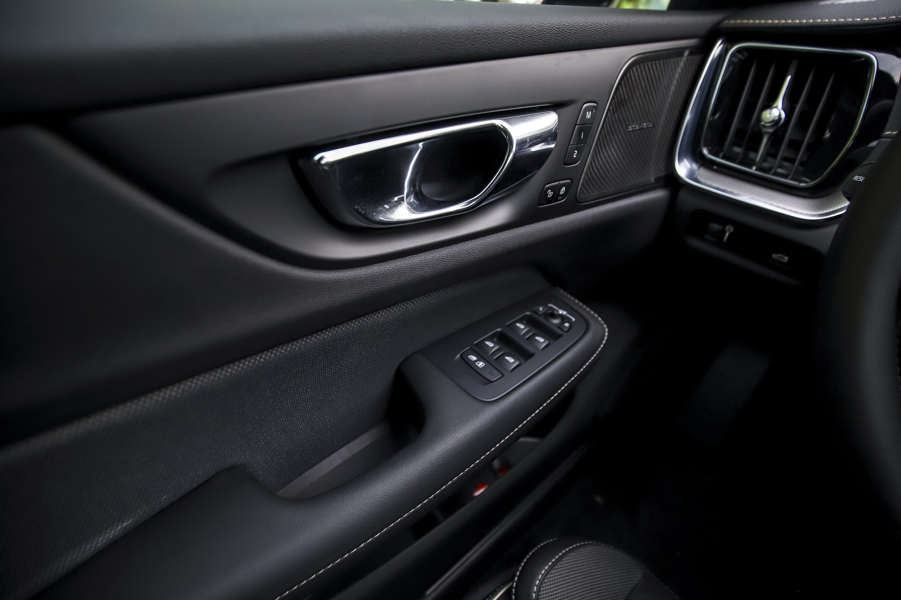 Danh gia Volvo S60 R-Design anh 14