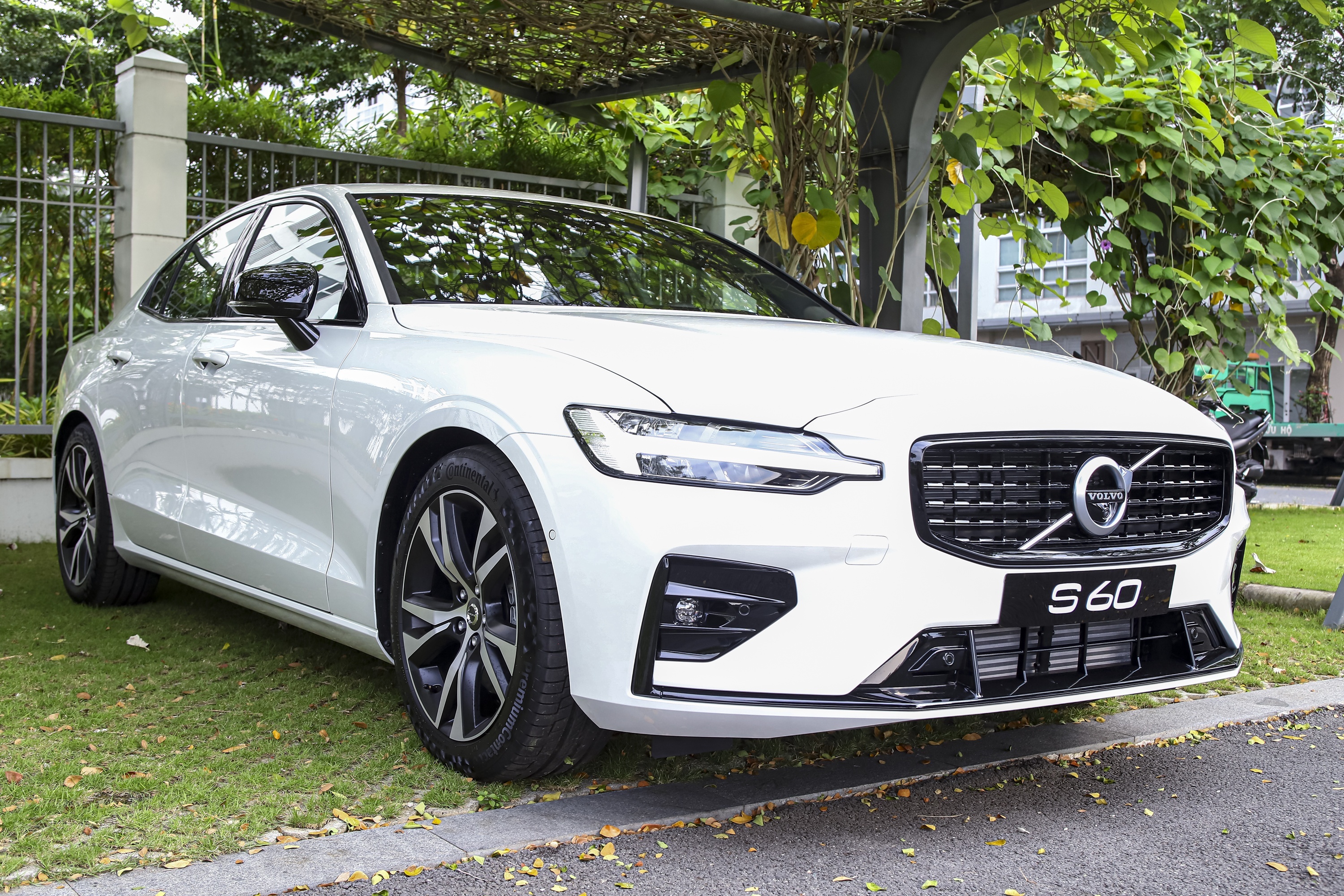 Danh gia Volvo S60 R-Design anh 1