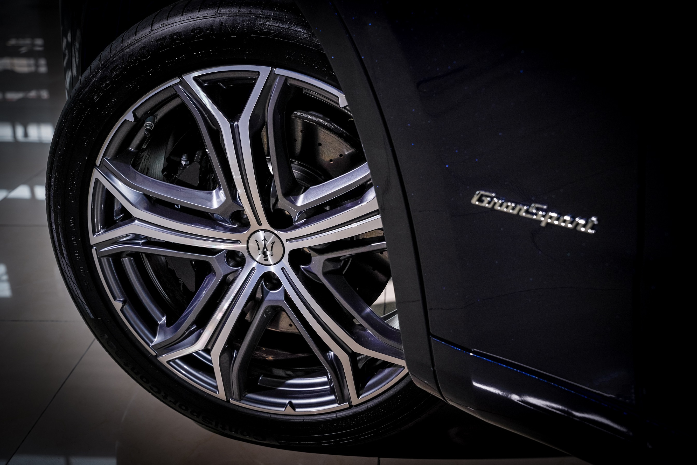 Chi tiet Maserati Levante S GranSport 2021 tai Malaysia anh 2