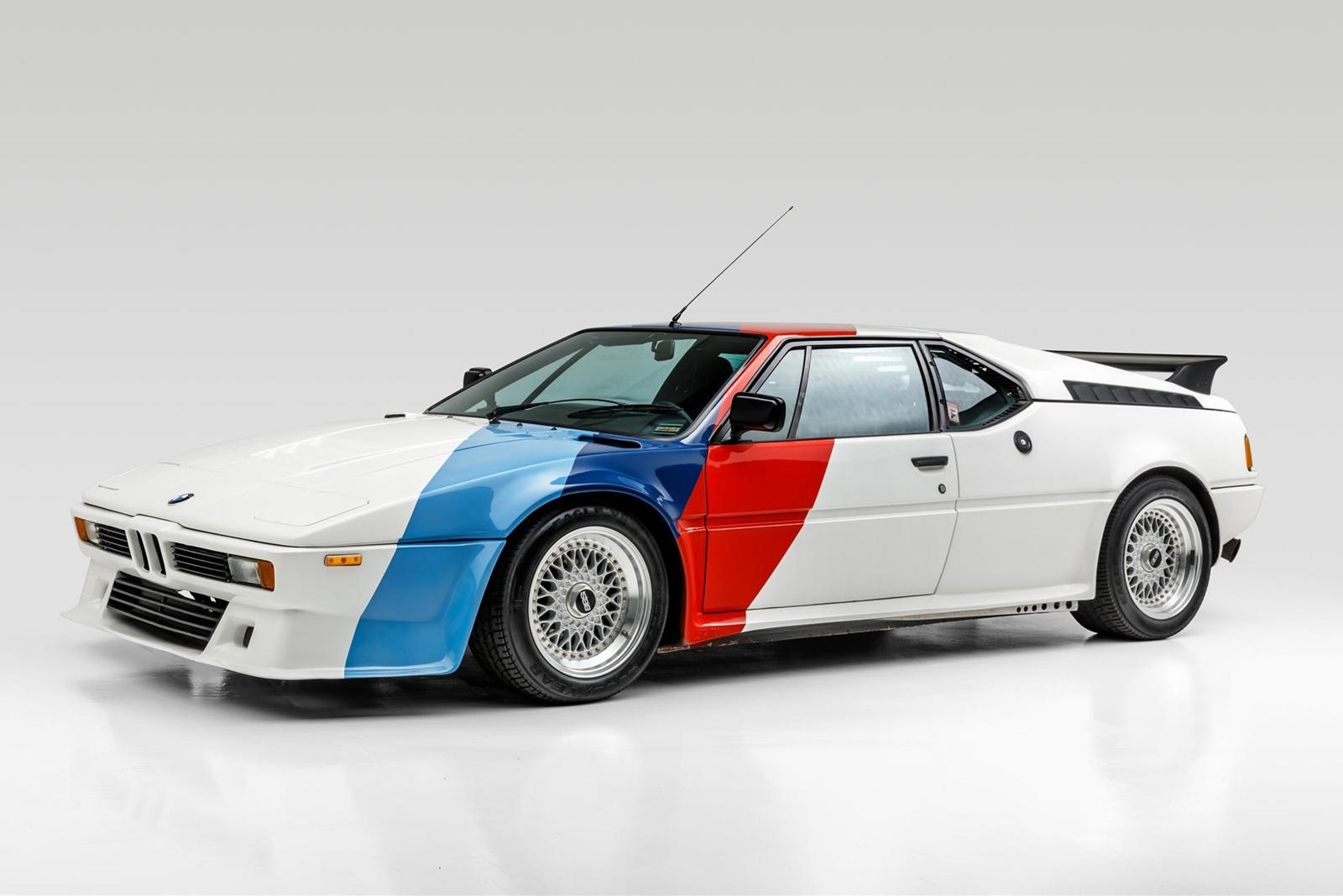 BMW M1 cua Paul Walker duoc ban gia 500.000 USD anh 9