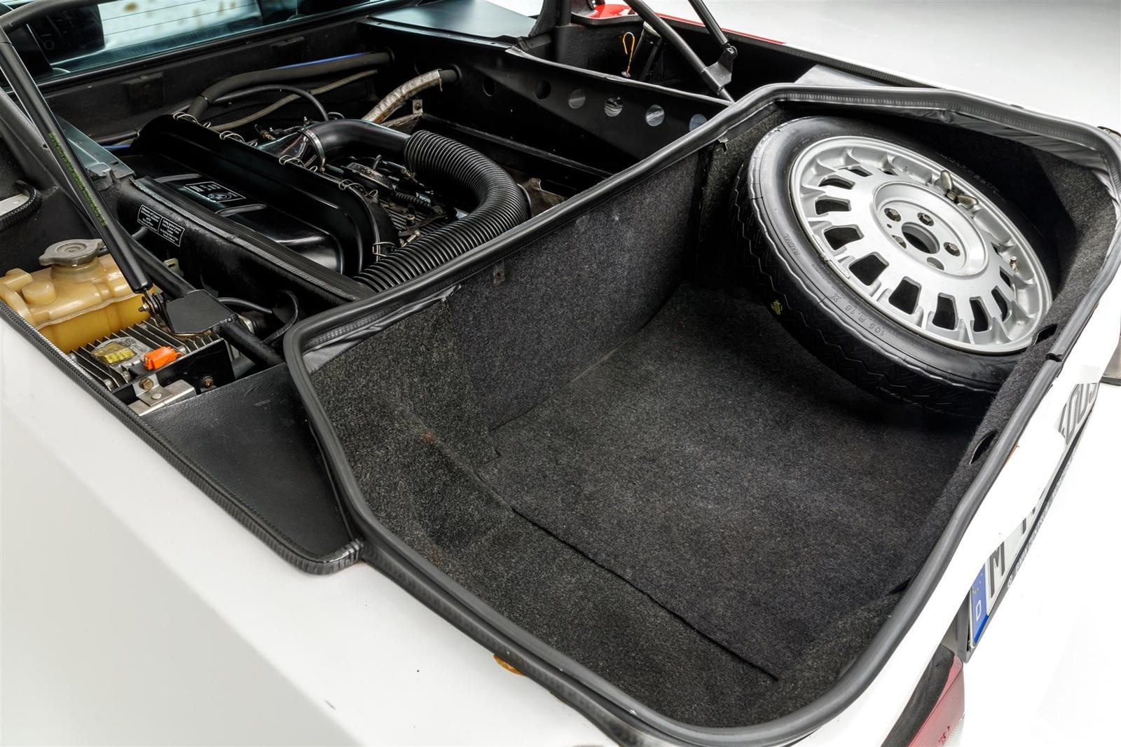 BMW M1 cua Paul Walker duoc ban gia 500.000 USD anh 6