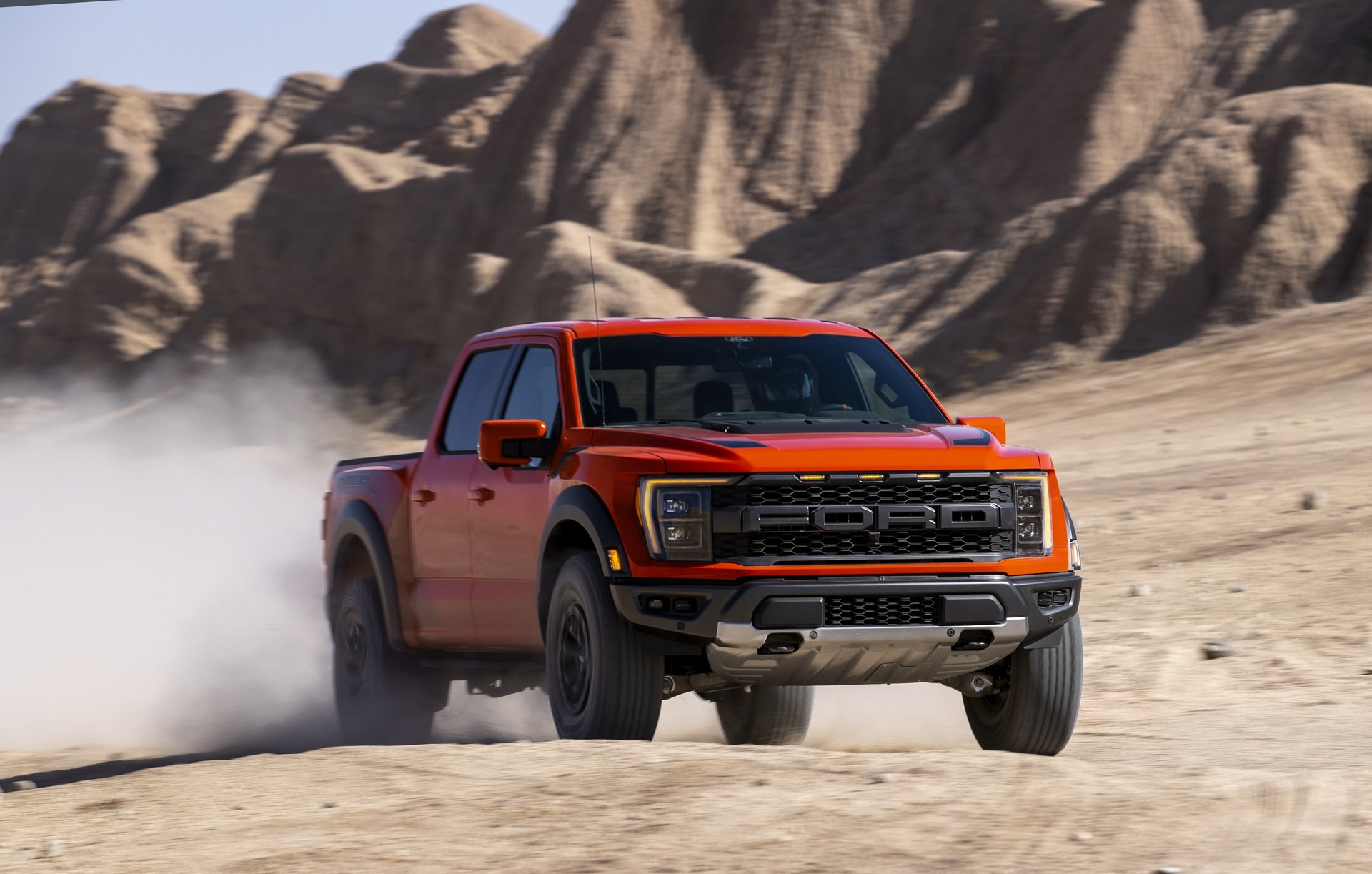 So sánh Ford F-150 Raptor và Ram 1500 TRX ảnh 4 So sanh Ford F-150 Raptor va Ram 1500 TRX anh 4