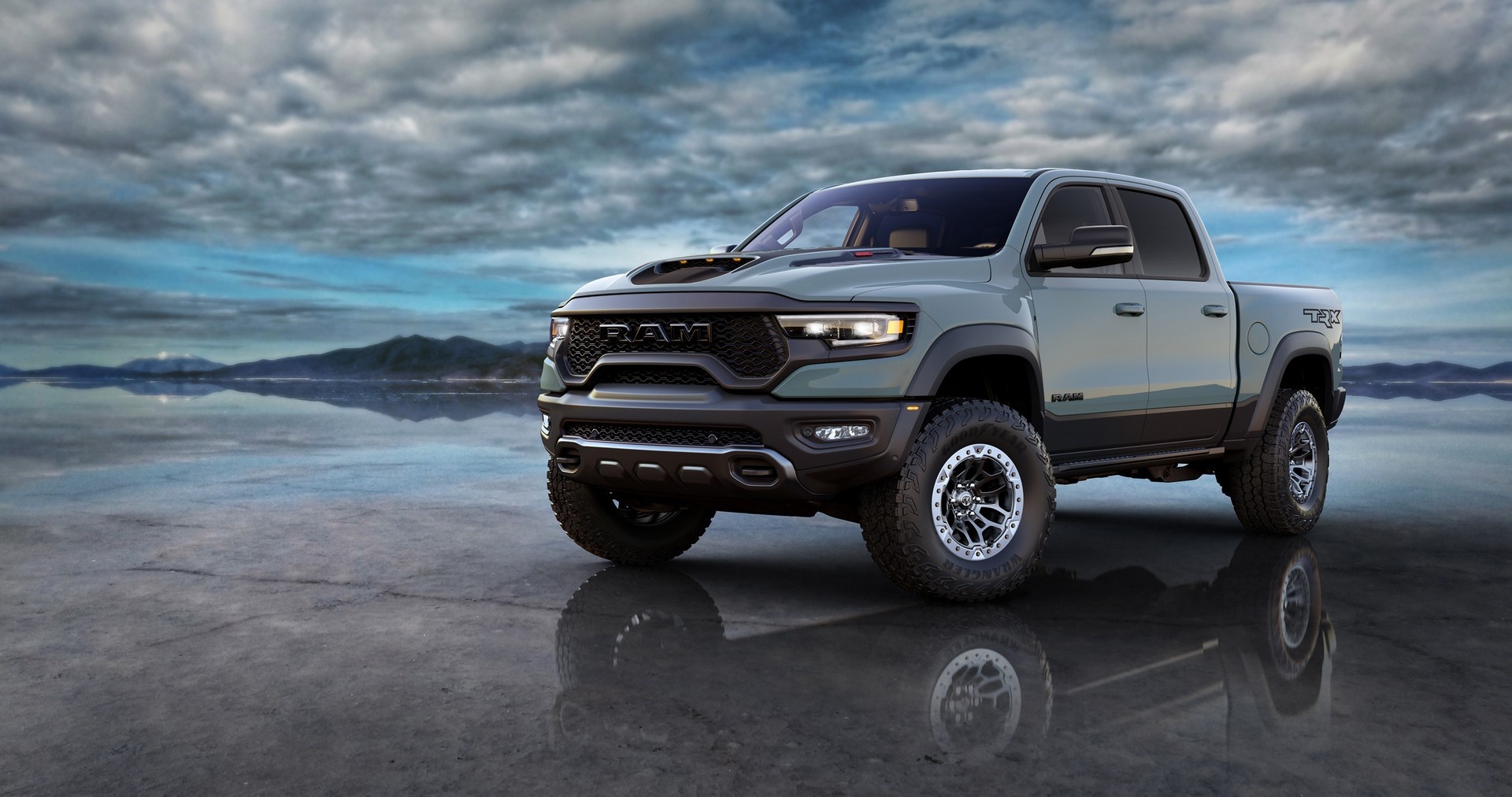 So sánh Ford F-150 Raptor và Ram 1500 TRX ảnh 3 So sanh Ford F-150 Raptor va Ram 1500 TRX anh 3