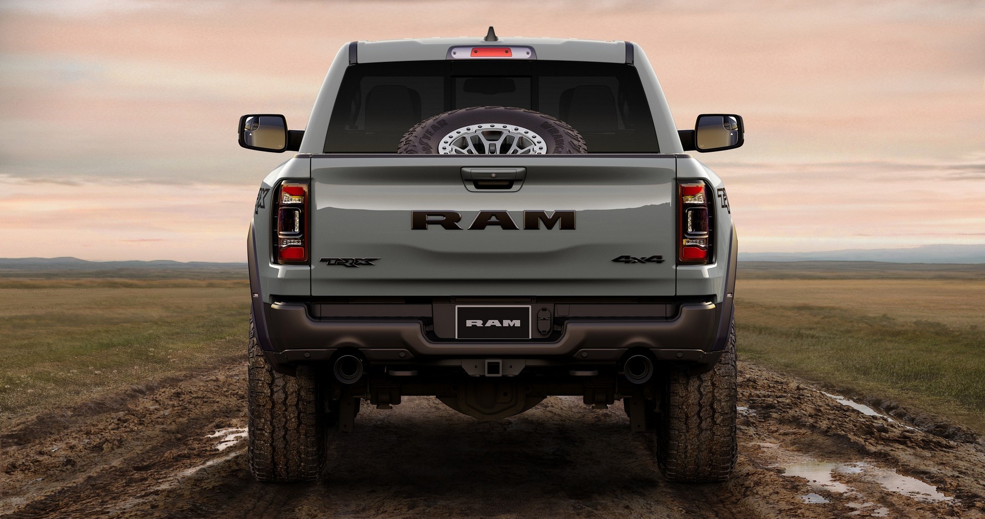 So sánh Ford F-150 Raptor và Ram 1500 TRX ảnh 15 So sanh Ford F-150 Raptor va Ram 1500 TRX anh 15